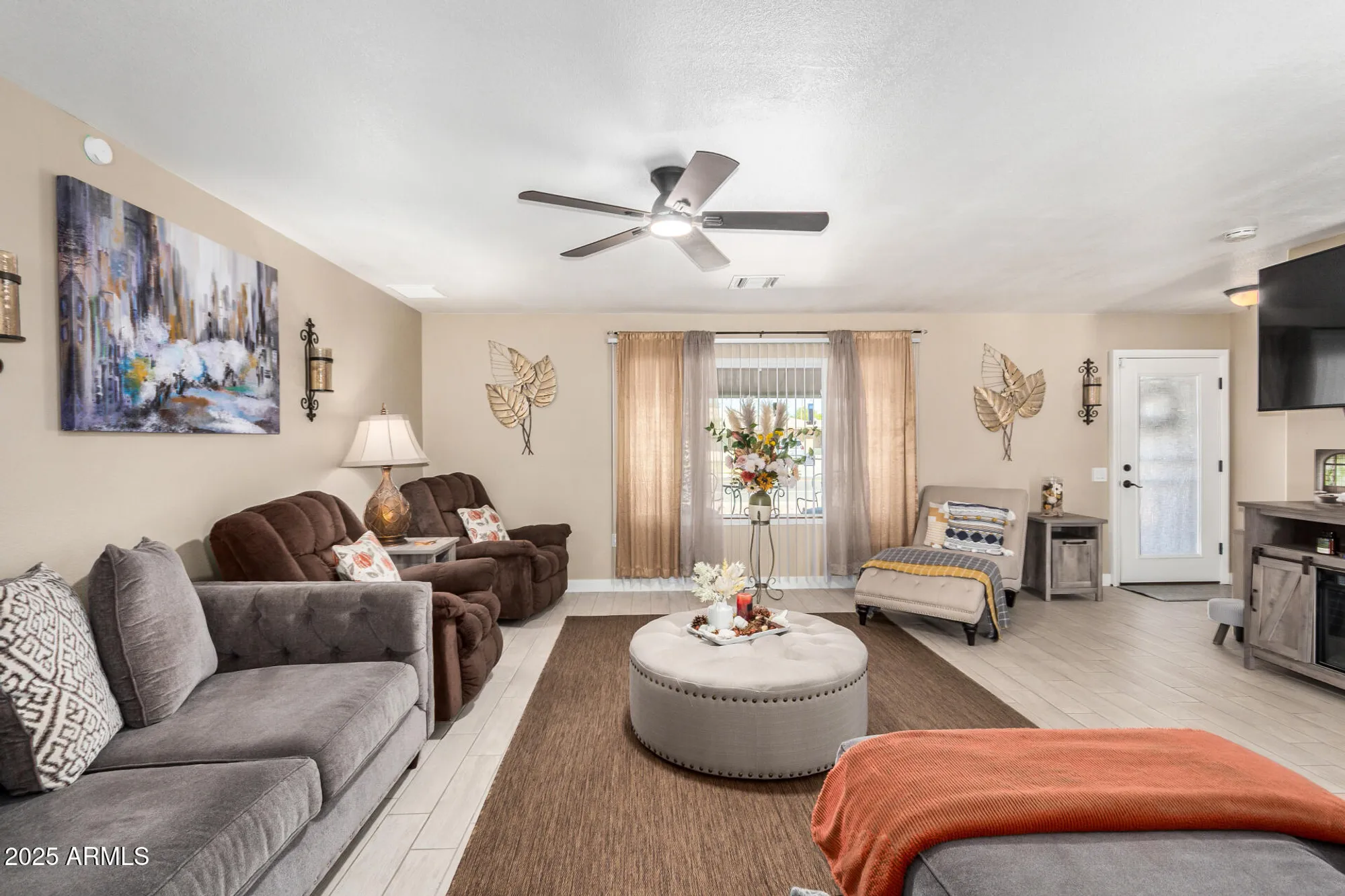 Property Slideshow image 7 of 32 | 9433 w greenway rd, Sun City, AZ, 85351