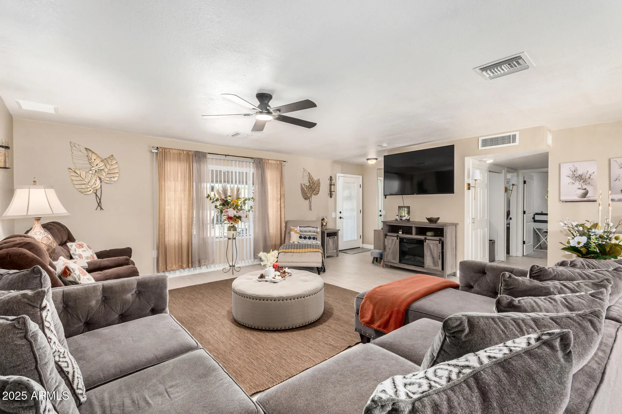 Property Slideshow image 8 of 32 | 9433 w greenway rd, Sun City, AZ, 85351