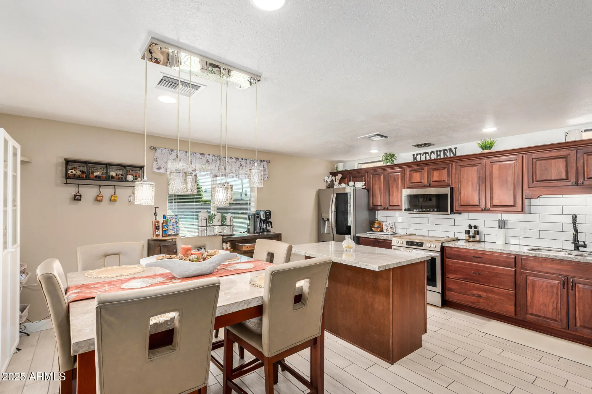 Property Slideshow image 13 of 32 | 9433 w greenway rd, Sun City, AZ, 85351