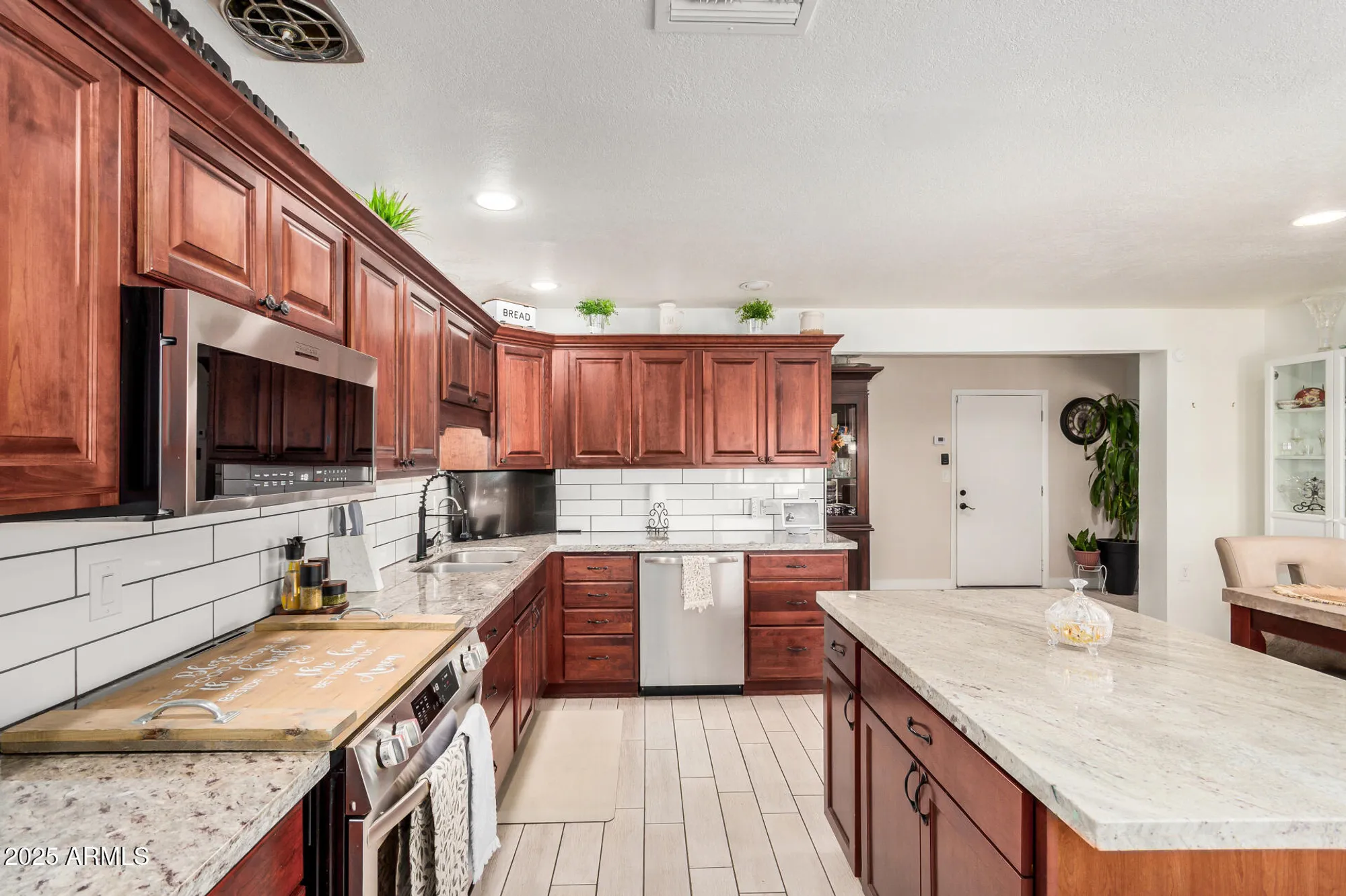 Property Slideshow image 15 of 32 | 9433 w greenway rd, Sun City, AZ, 85351