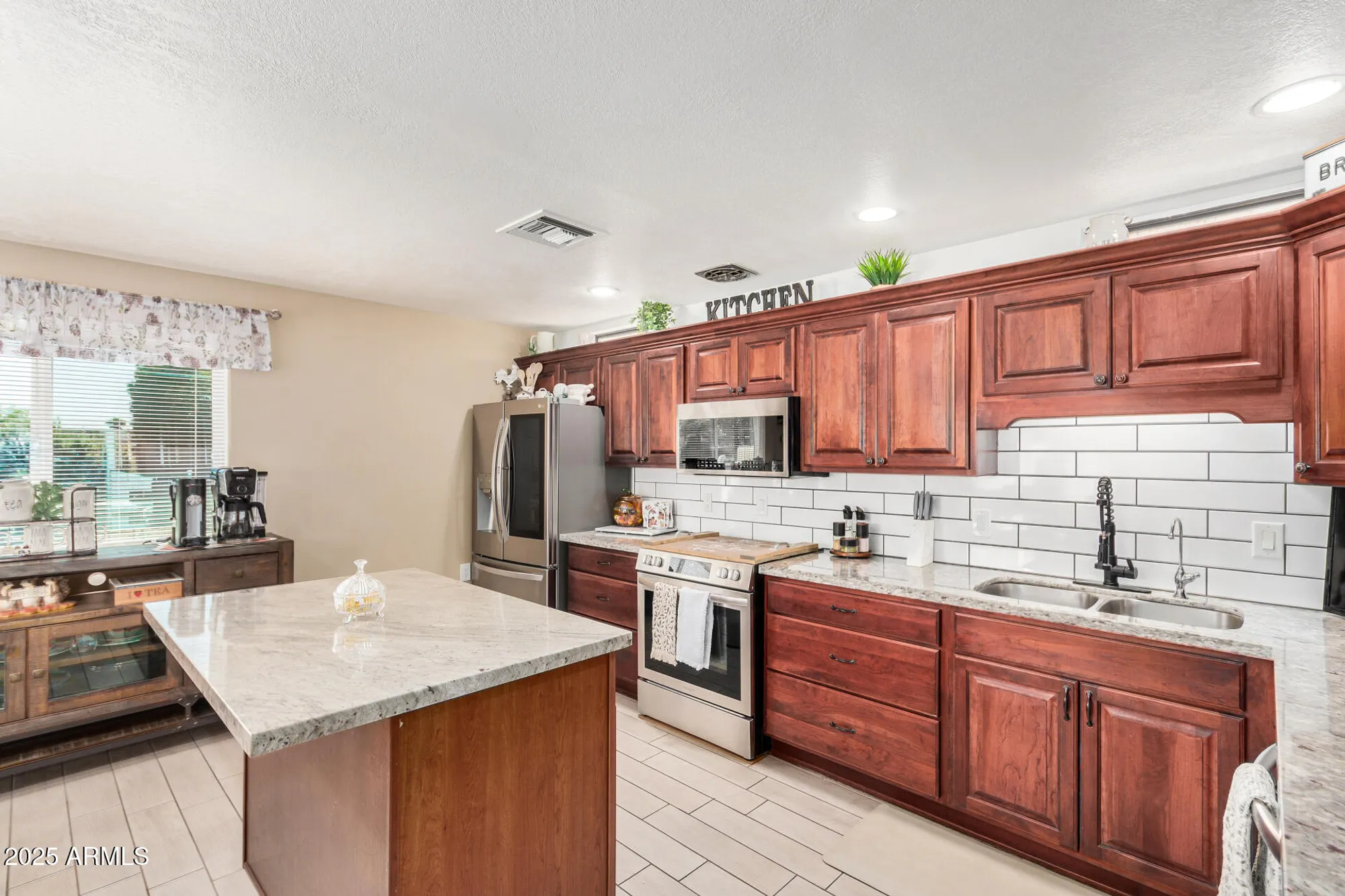 Property Slideshow image 16 of 32 | 9433 w greenway rd, Sun City, AZ, 85351