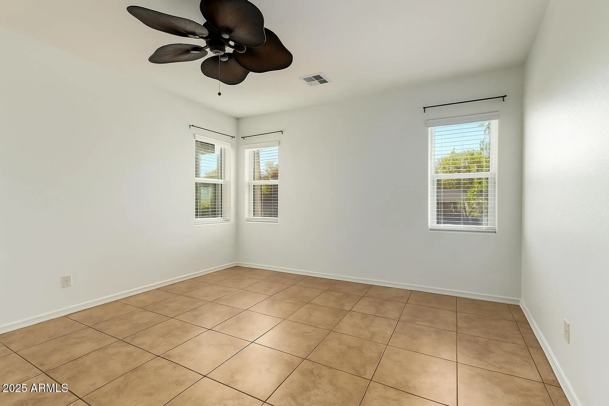 Property Slideshow image 18 of 47 | 1423 e peach tree dr, Chandler, AZ, 85249