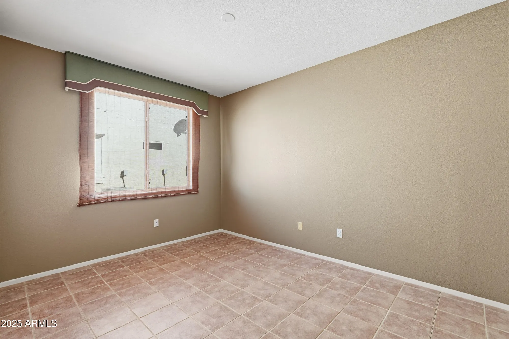 Property Slideshow image 19 of 27 | 17326 n escalante ln, Surprise, AZ, 85374