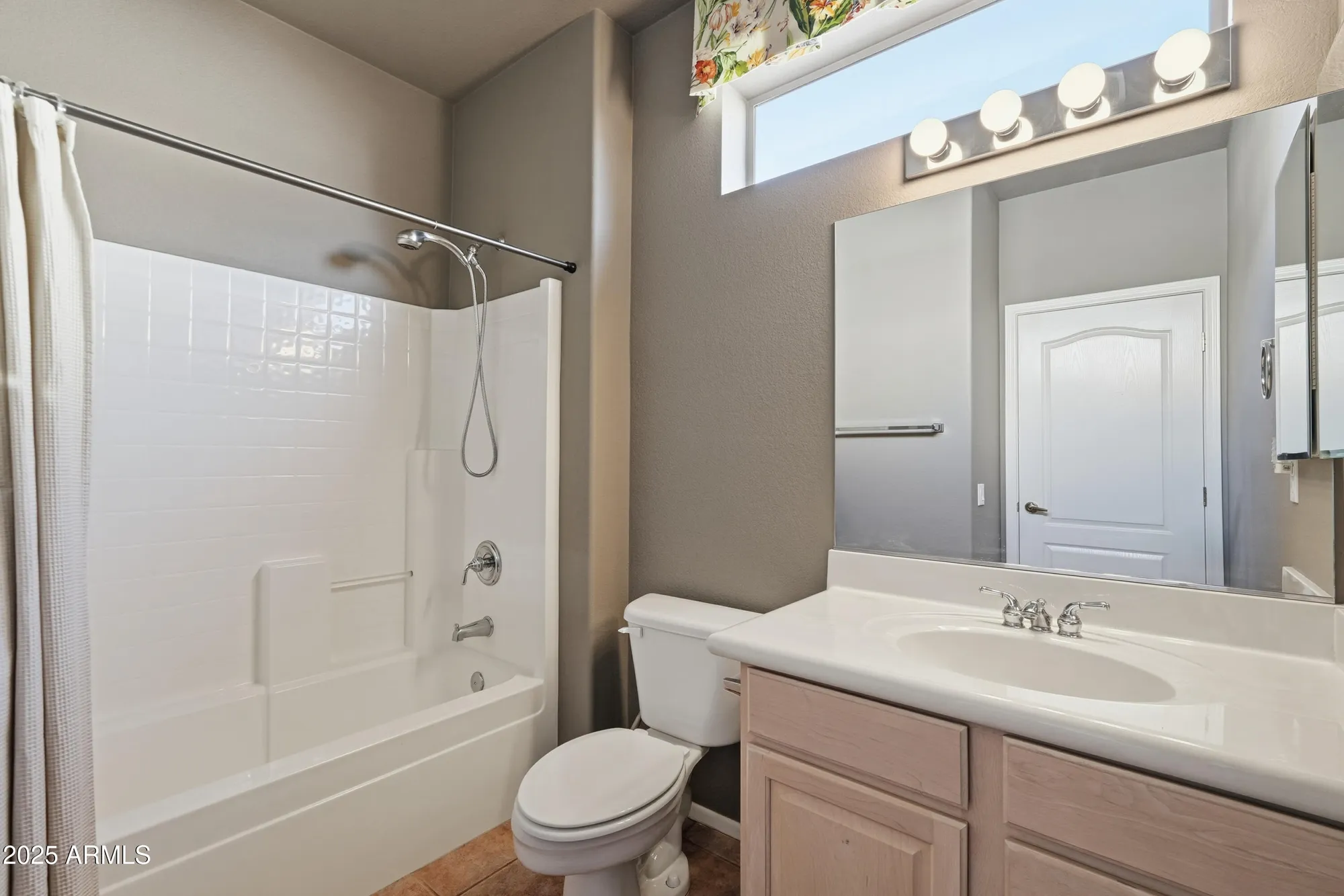 Property Slideshow image 22 of 27 | 17326 n escalante ln, Surprise, AZ, 85374