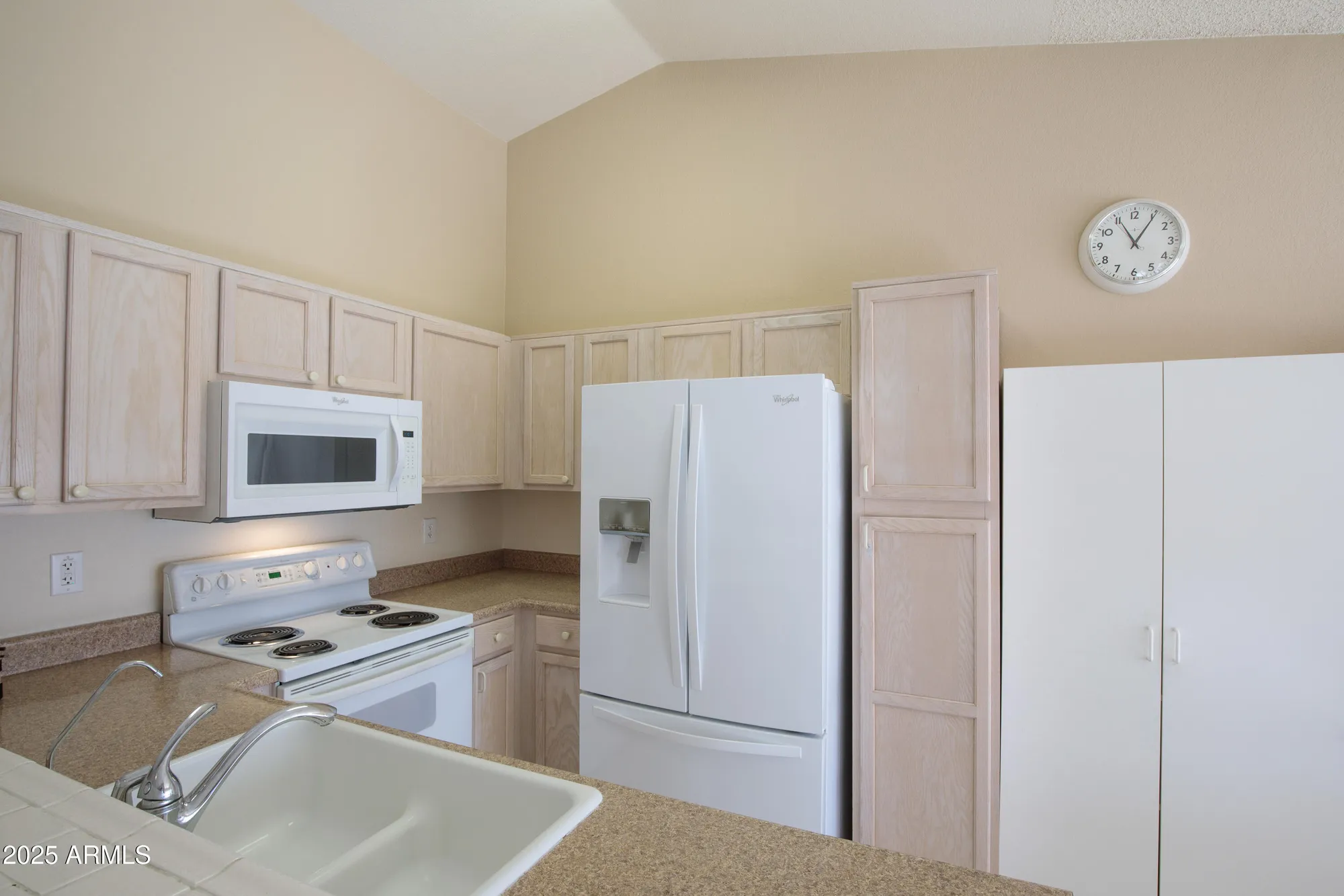 Property Slideshow image 8 of 46 | 1941 e kerby farms rd, Chandler, AZ, 85249