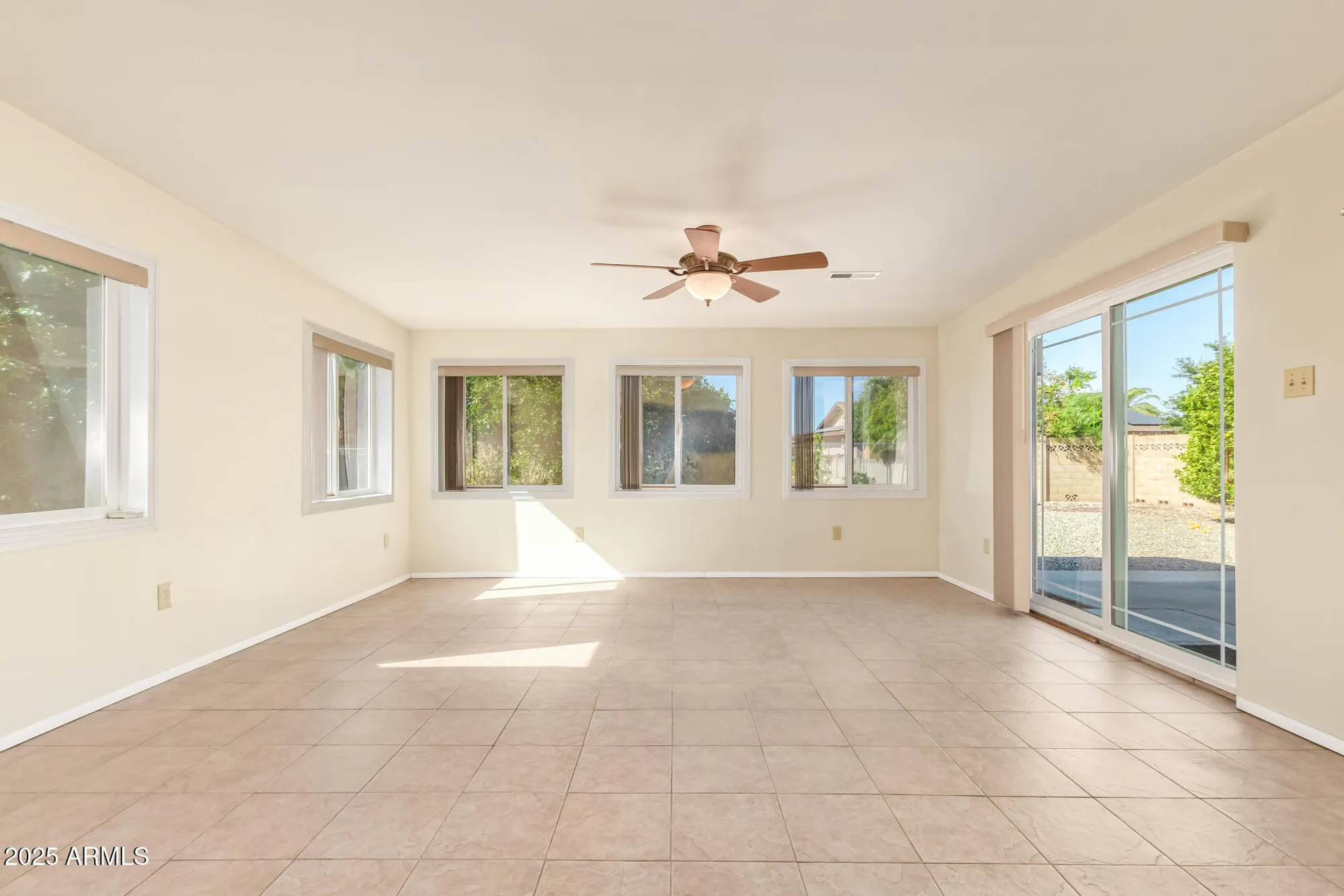 Property Slideshow image 7 of 33 | 17402 n lindgren ave, Sun City, AZ, 85373