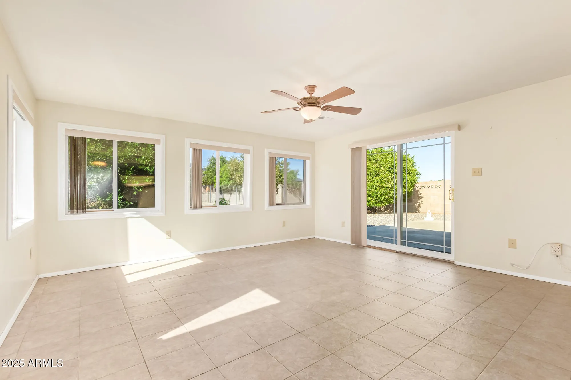 Property Slideshow image 8 of 33 | 17402 n lindgren ave, Sun City, AZ, 85373