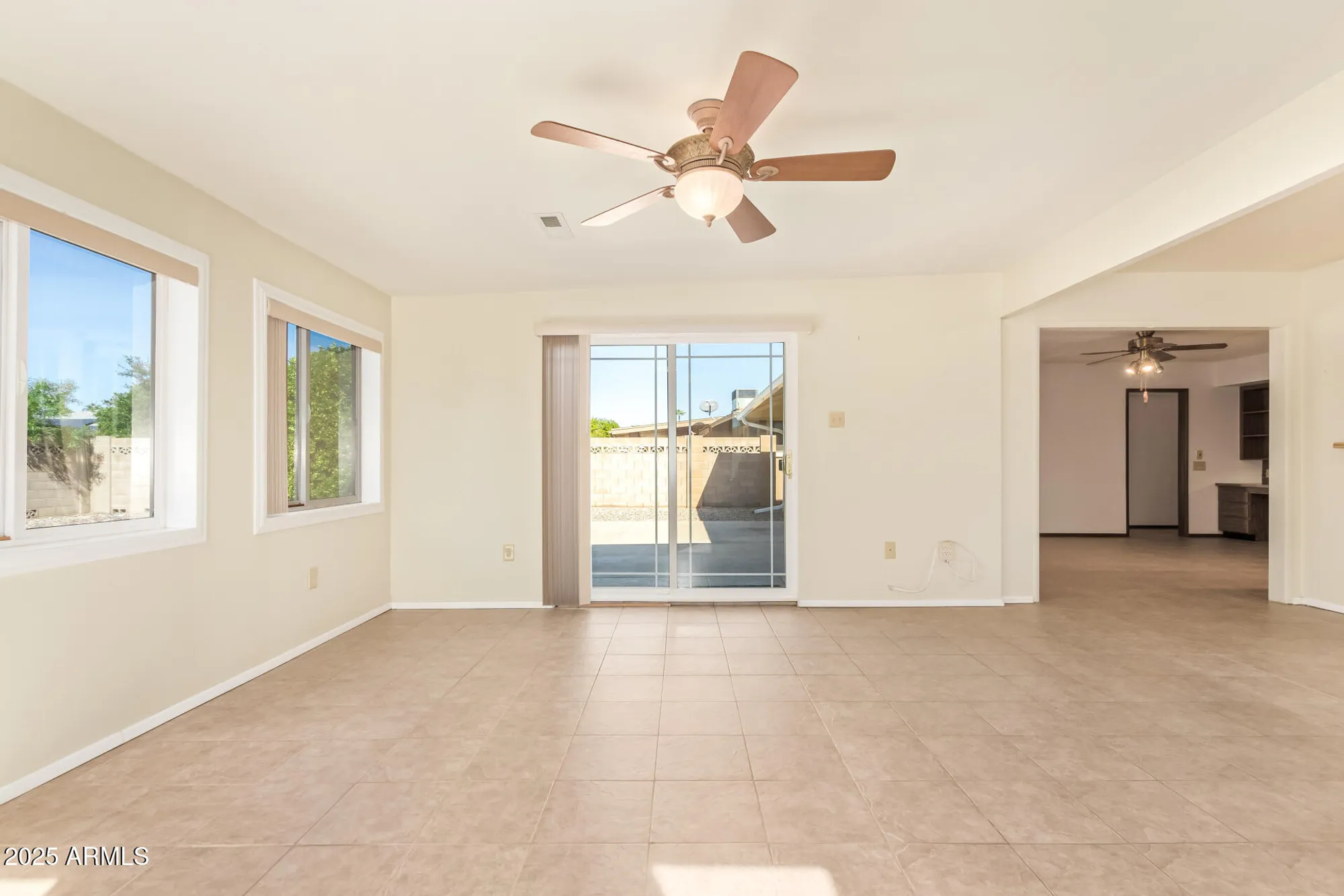 Property Slideshow image 9 of 33 | 17402 n lindgren ave, Sun City, AZ, 85373