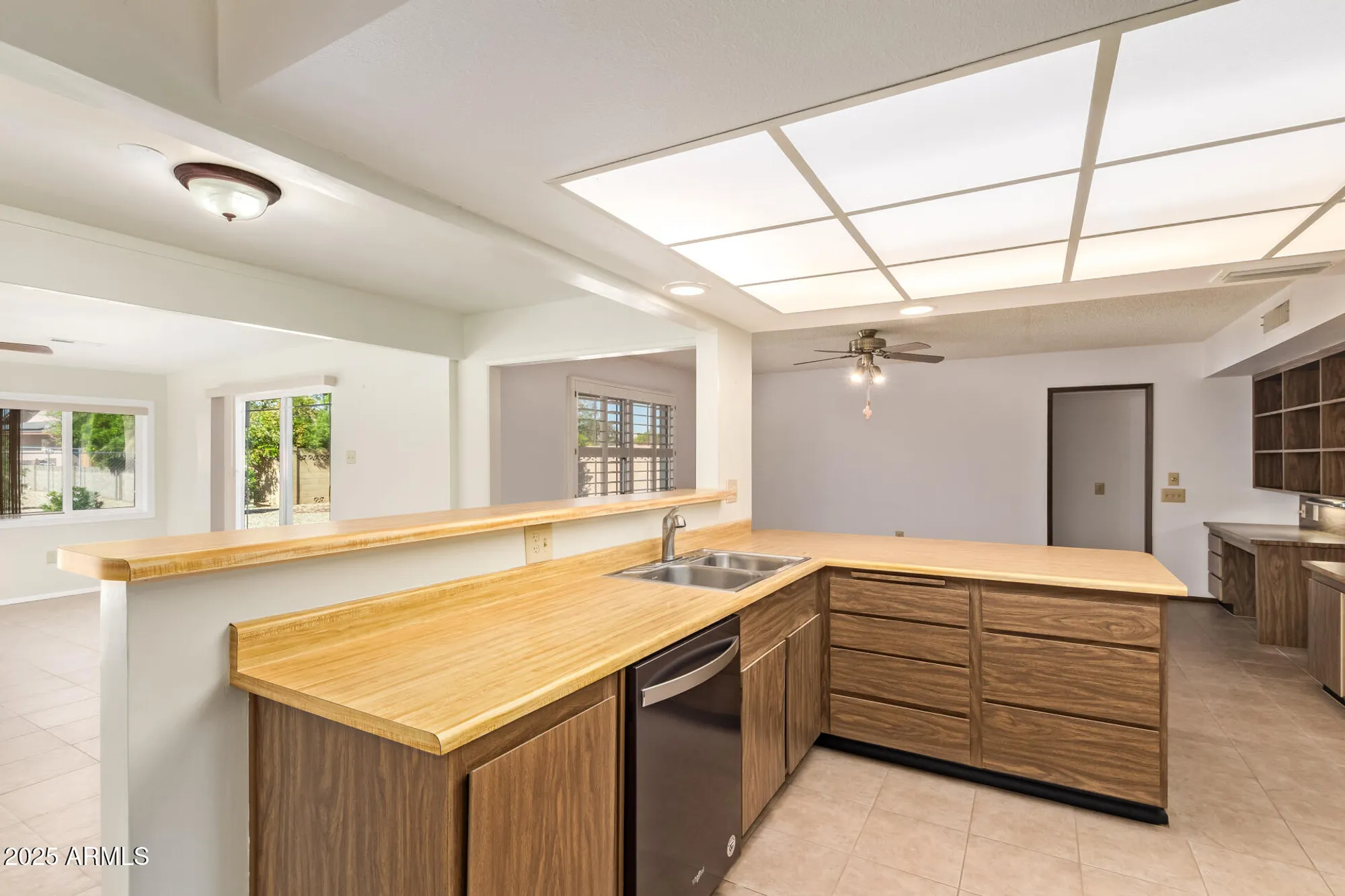 Property Slideshow image 15 of 33 | 17402 n lindgren ave, Sun City, AZ, 85373