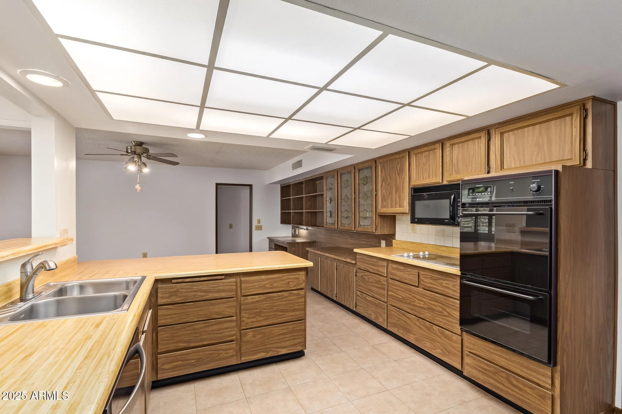 Property Slideshow image 16 of 33 | 17402 n lindgren ave, Sun City, AZ, 85373