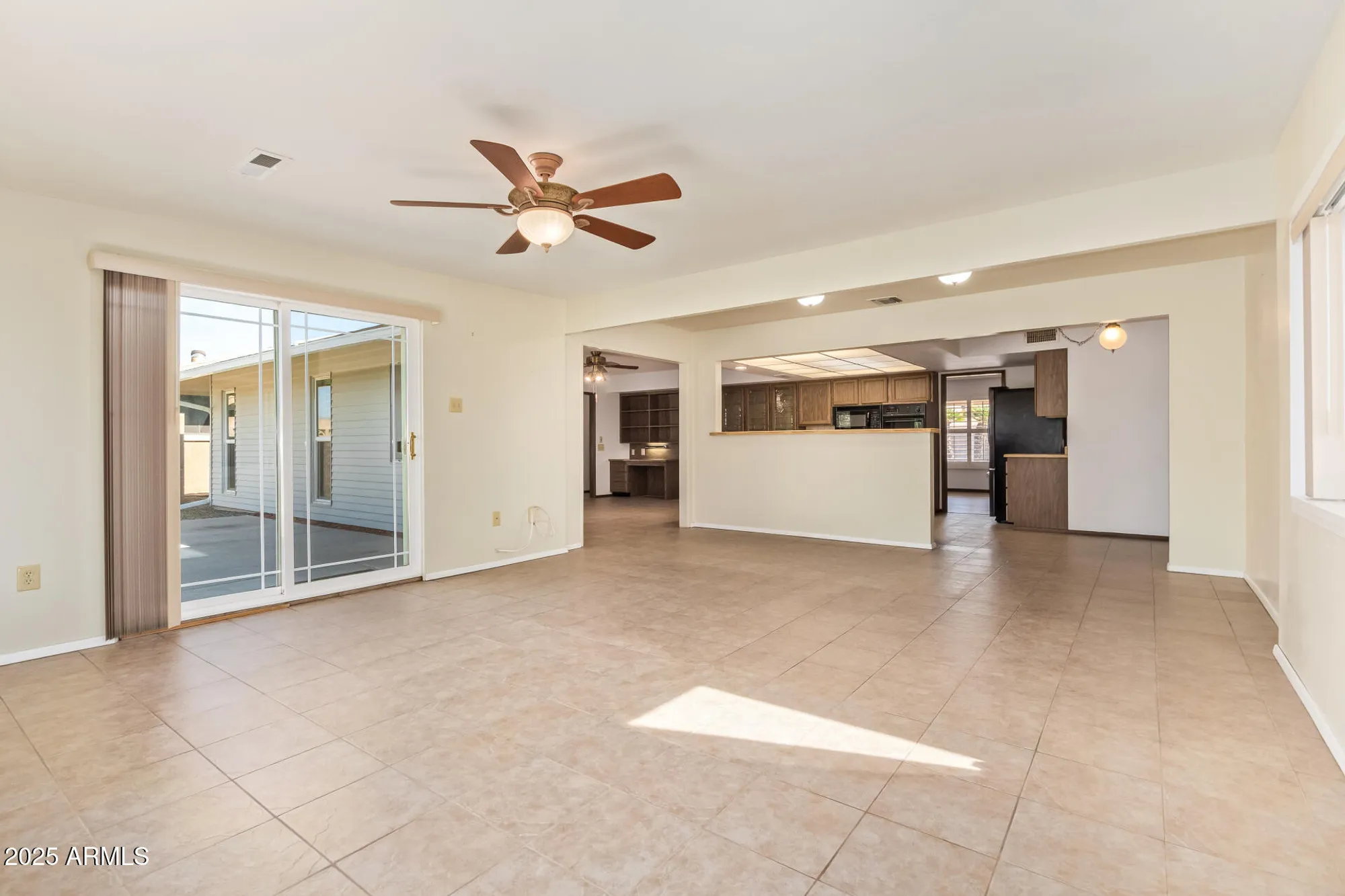 Property Slideshow image 10 of 33 | 17402 n lindgren ave, Sun City, AZ, 85373
