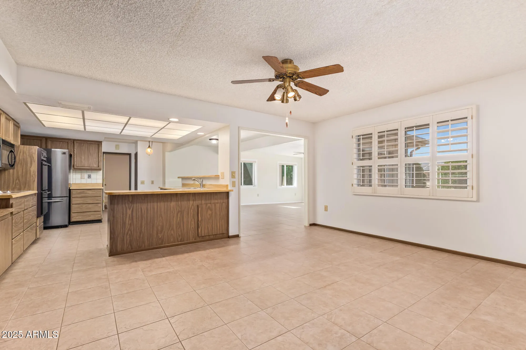 Property Slideshow image 11 of 33 | 17402 n lindgren ave, Sun City, AZ, 85373