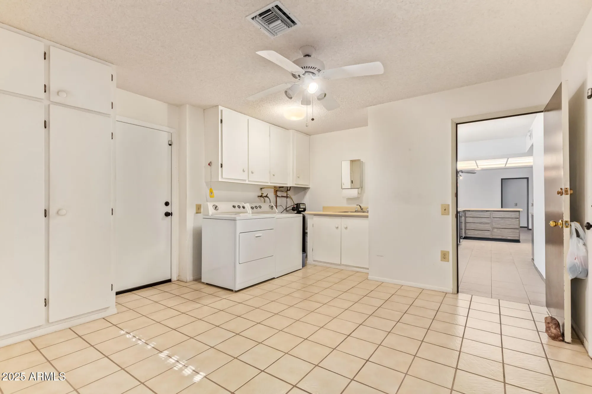 Property Slideshow image 27 of 33 | 17402 n lindgren ave, Sun City, AZ, 85373