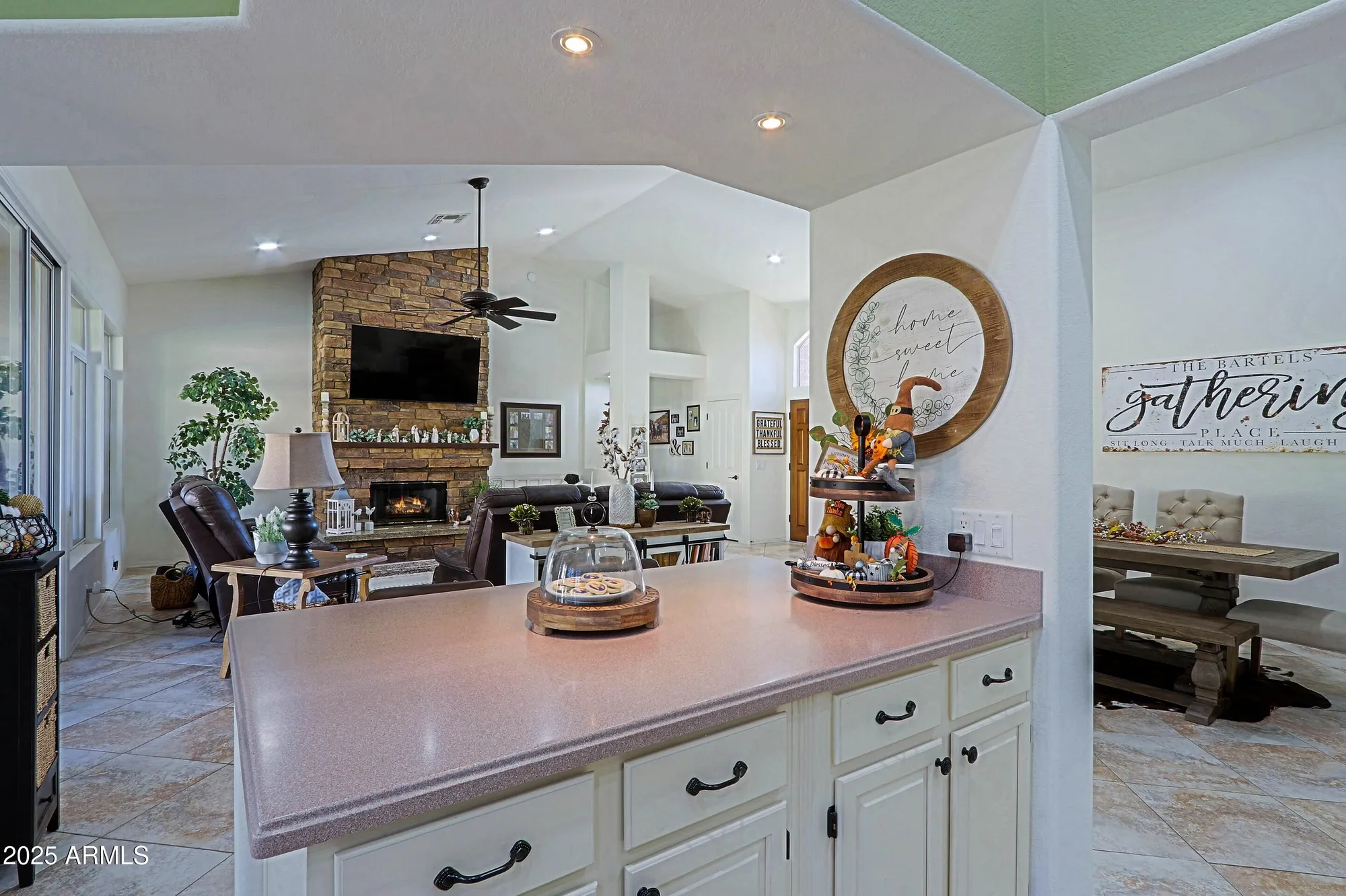 Property Slideshow image 16 of 94 | 8944 w topeka dr, Peoria, AZ, 85382