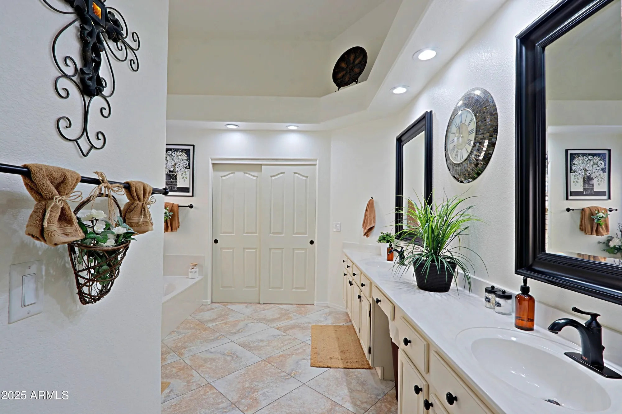 Property Slideshow image 24 of 94 | 8944 w topeka dr, Peoria, AZ, 85382