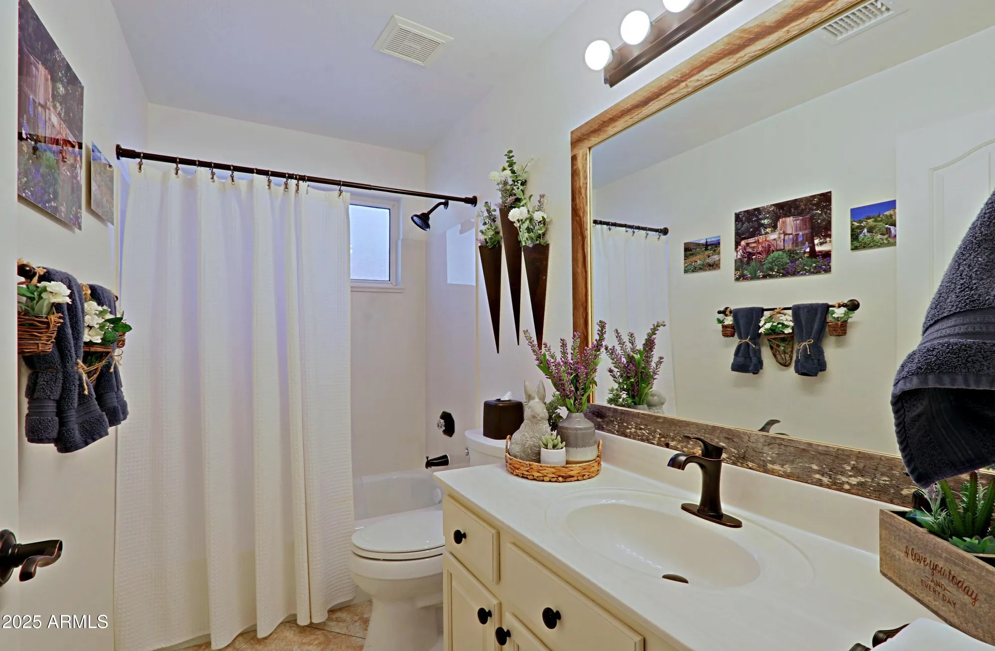 Property Slideshow image 32 of 94 | 8944 w topeka dr, Peoria, AZ, 85382