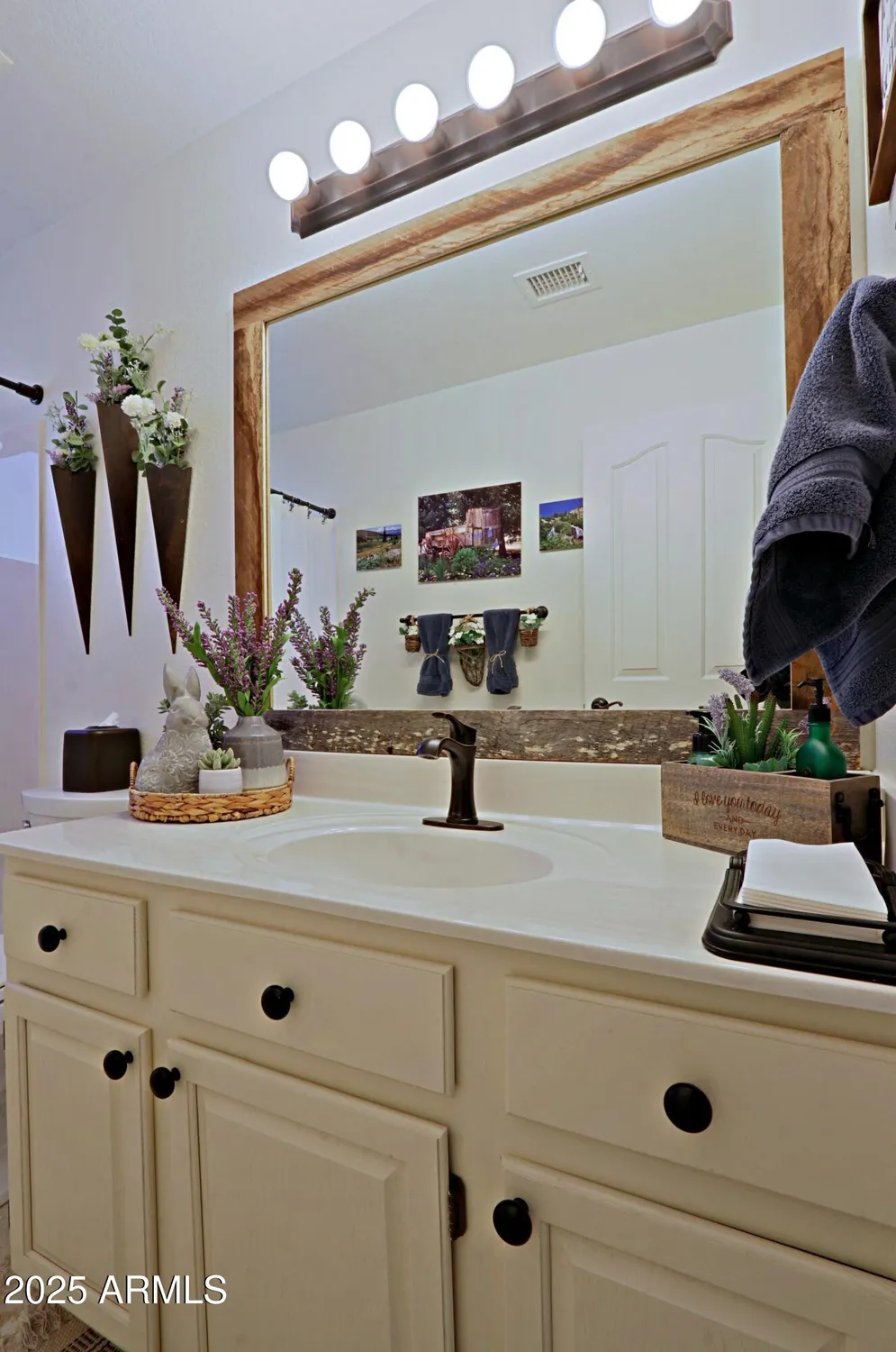 Property Slideshow image 33 of 94 | 8944 w topeka dr, Peoria, AZ, 85382