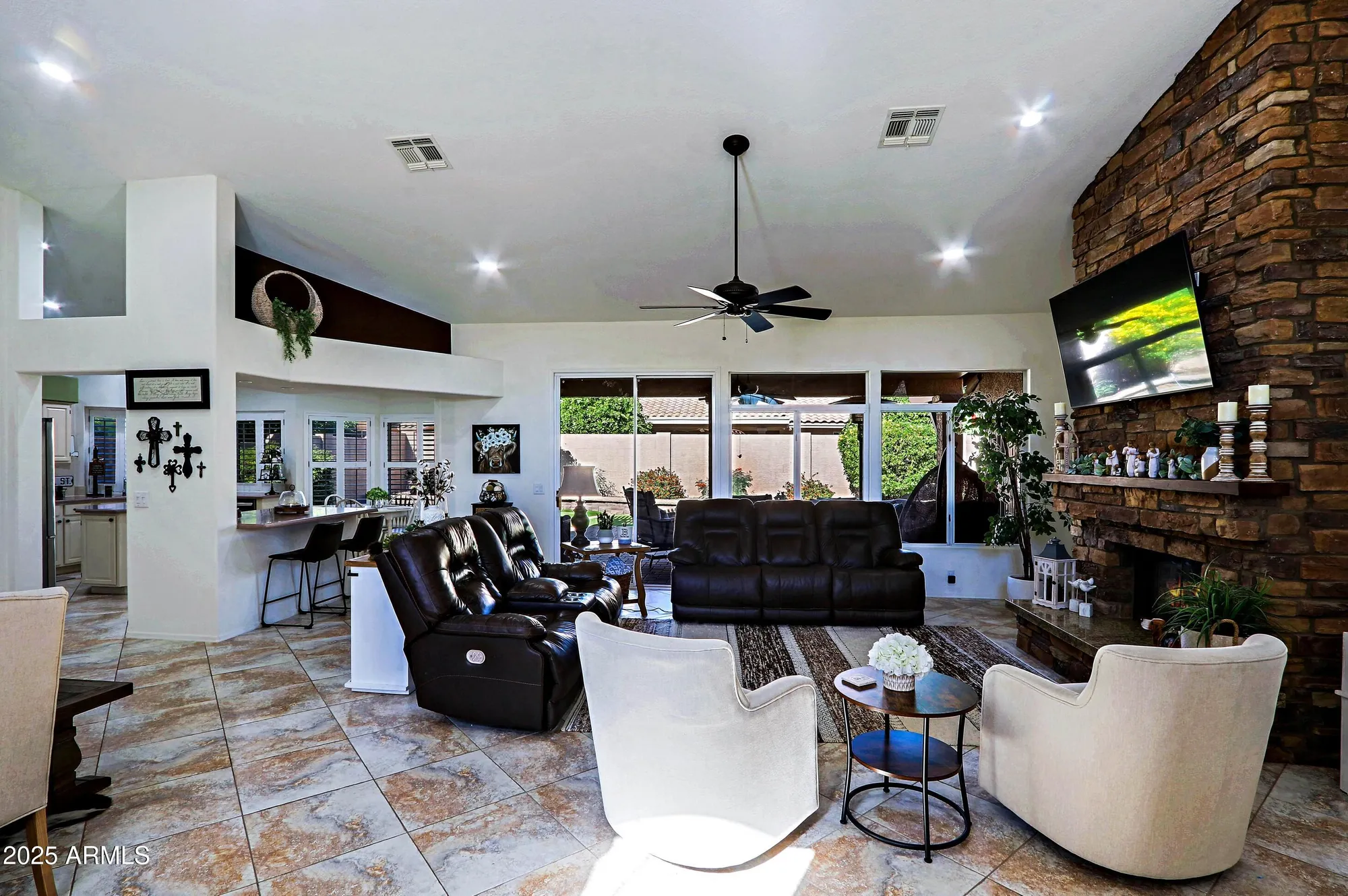 Property Slideshow image 4 of 94 | 8944 w topeka dr, Peoria, AZ, 85382