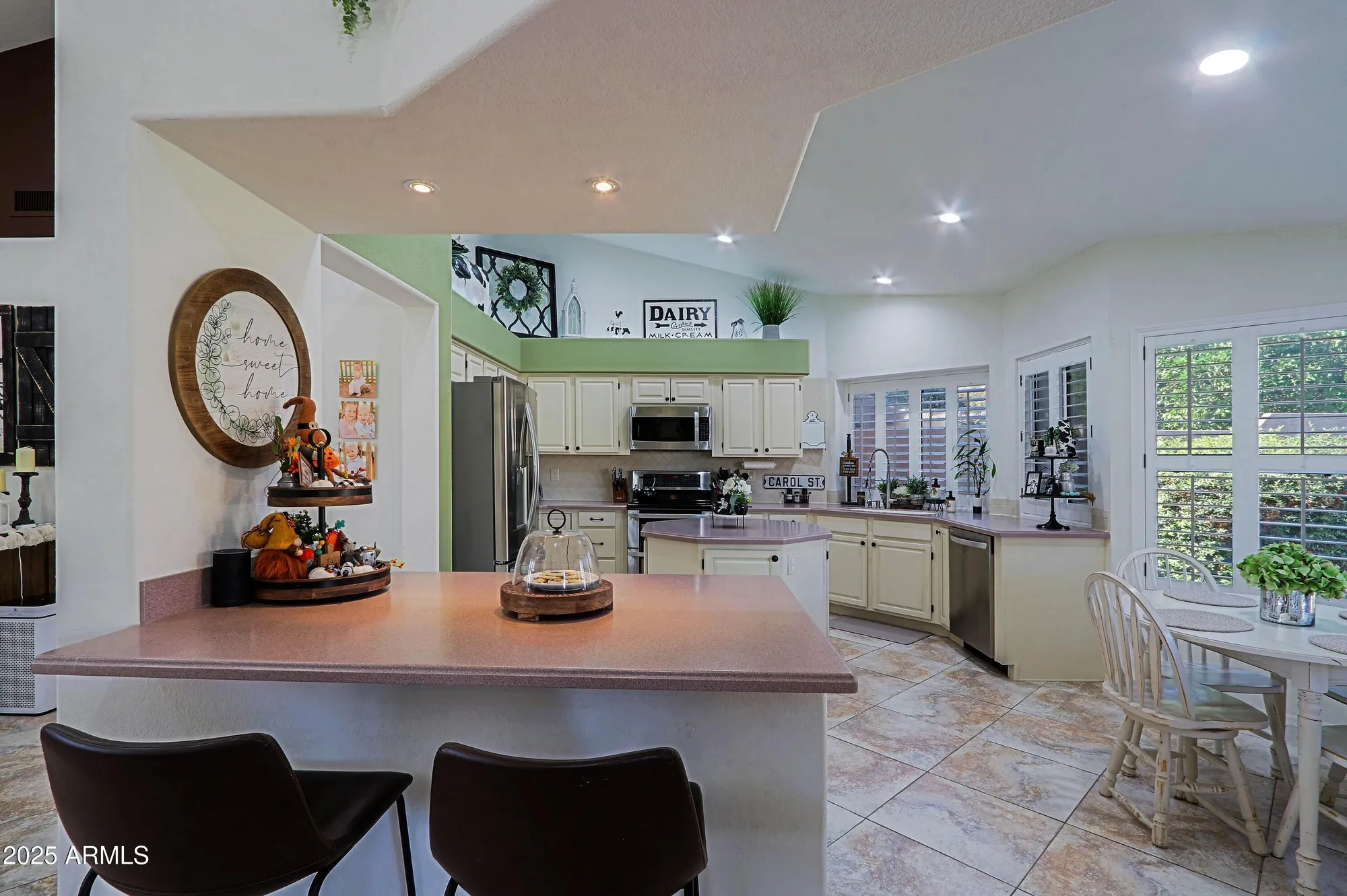 Property Slideshow image 12 of 94 | 8944 w topeka dr, Peoria, AZ, 85382