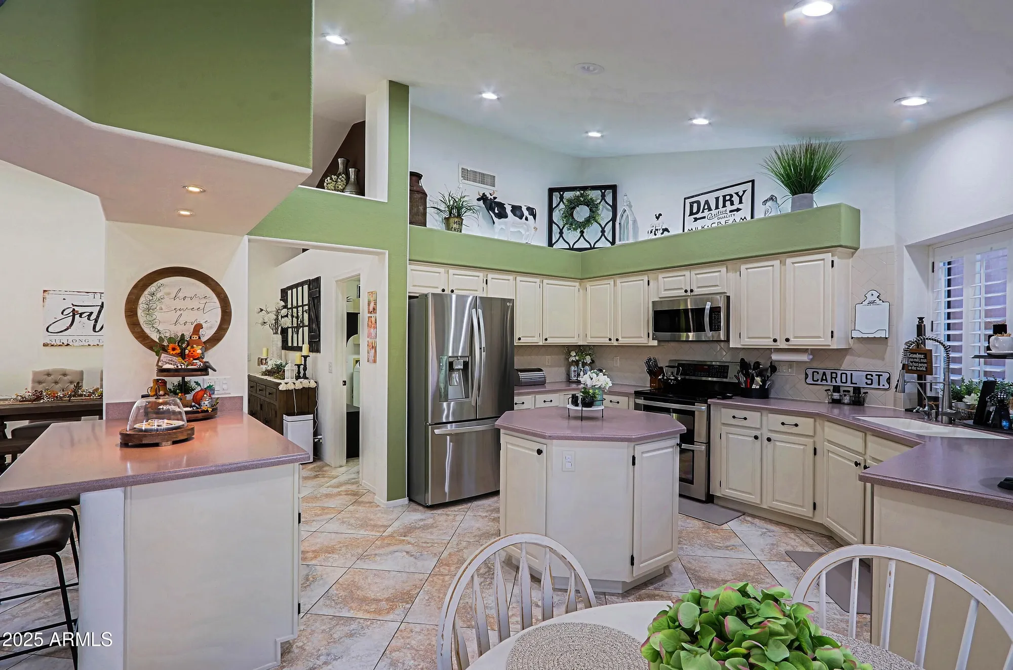 Property Slideshow image 13 of 94 | 8944 w topeka dr, Peoria, AZ, 85382