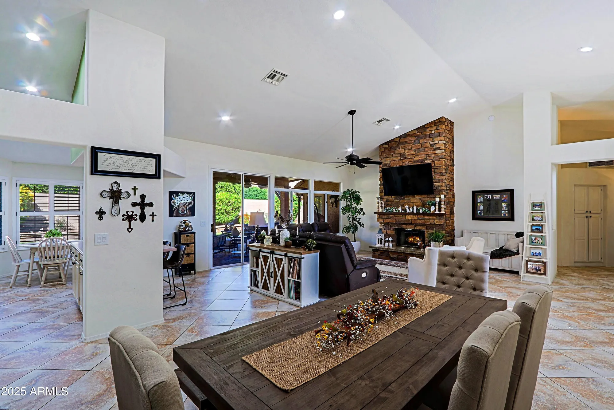 Property Slideshow image 9 of 94 | 8944 w topeka dr, Peoria, AZ, 85382