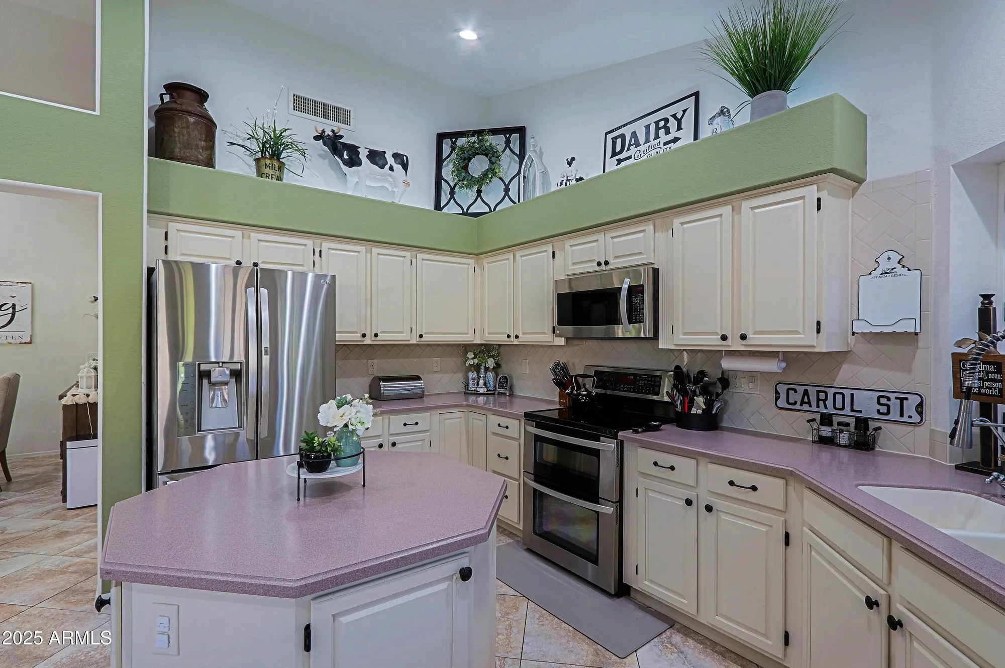 Property Slideshow image 14 of 94 | 8944 w topeka dr, Peoria, AZ, 85382