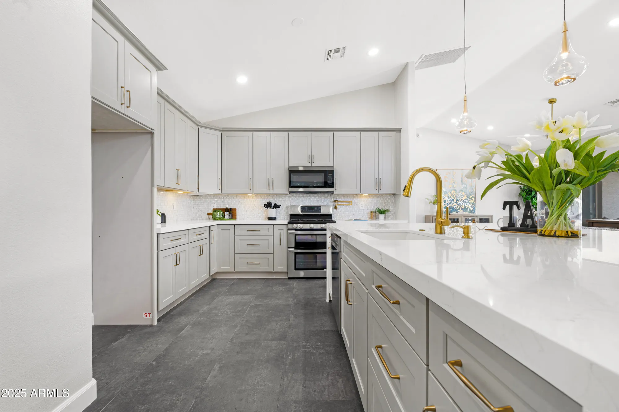 Property Slideshow image 14 of 109 | 24402 s agate dr, Sun Lakes, AZ, 85248