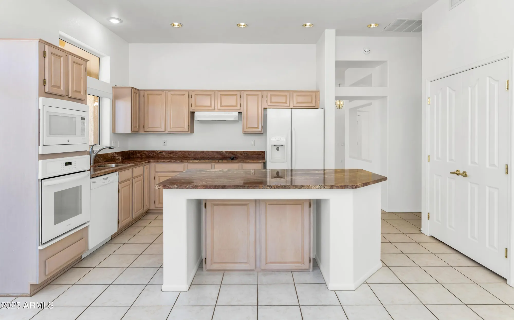 Property Slideshow image 9 of 36 | 22725 n dusty trail blvd, Sun City West, AZ, 85375