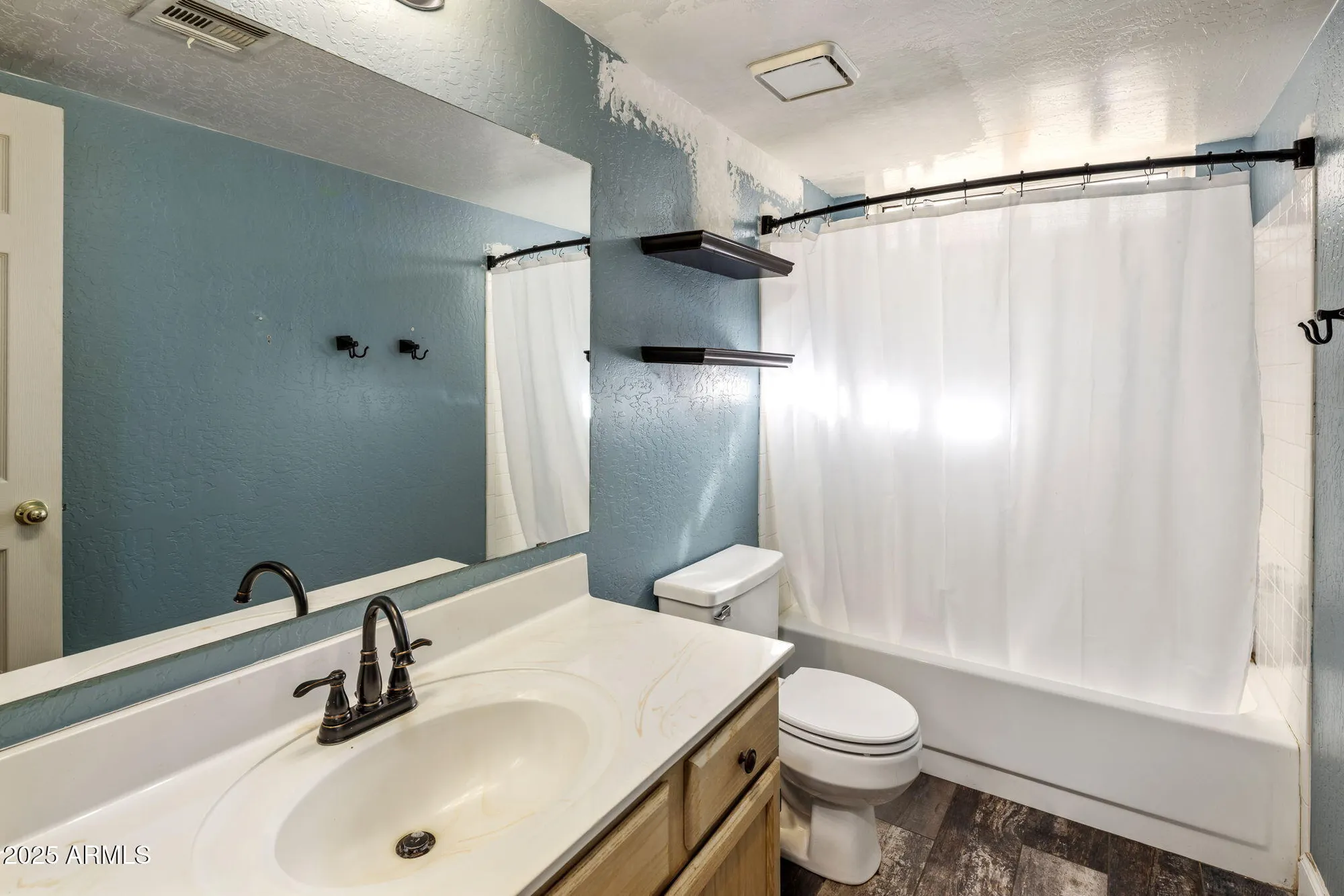 Property Slideshow image 16 of 33 | 11639 s 46th st, Phoenix, AZ, 85044