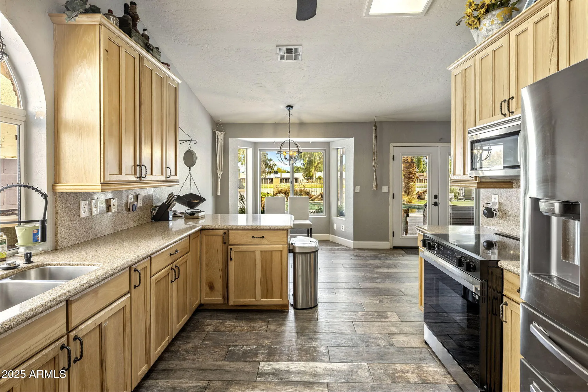 Property Slideshow image 6 of 33 | 11639 s 46th st, Phoenix, AZ, 85044