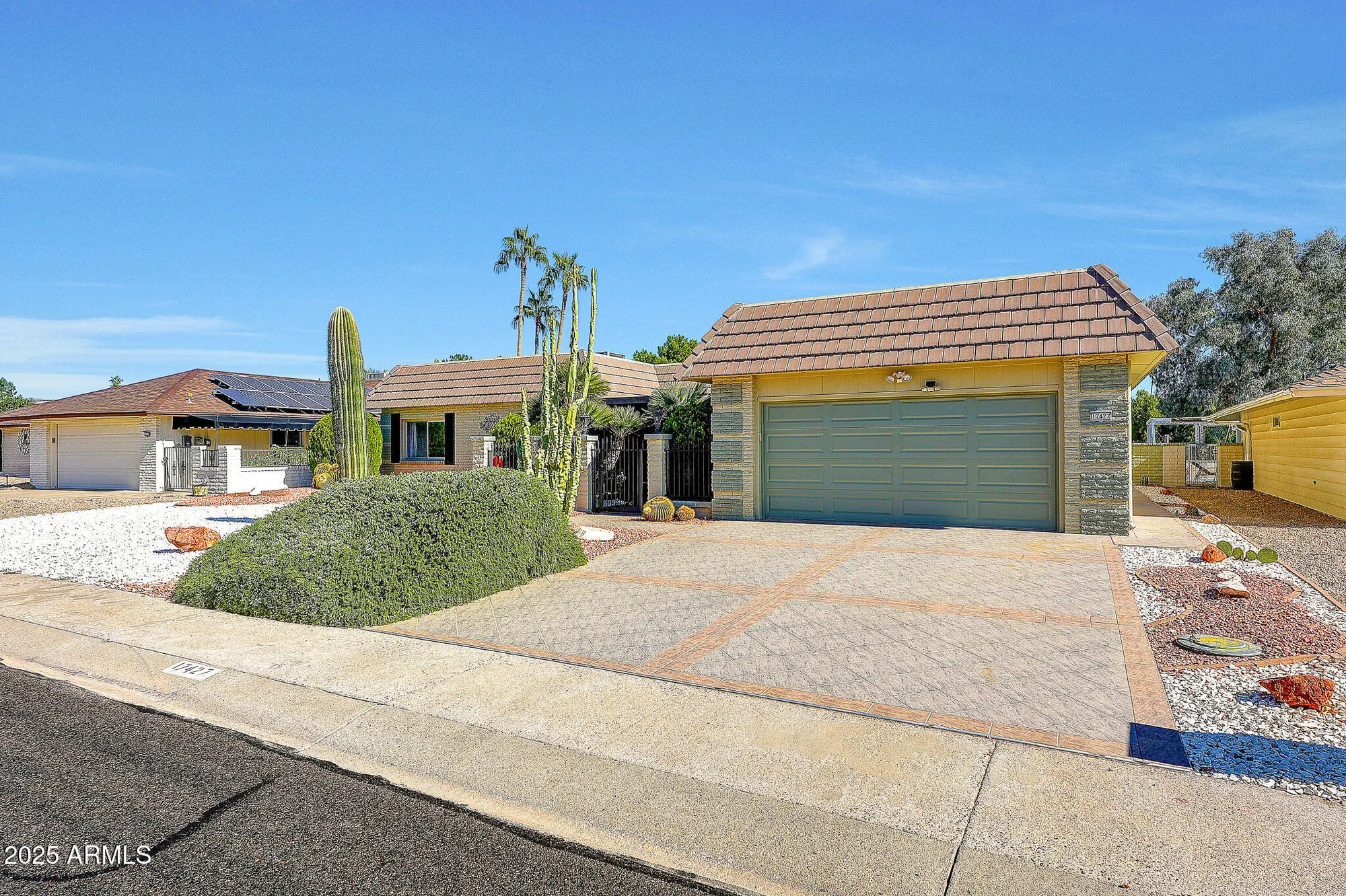 Property Slideshow image 1 of 74 | 17427 n lindgren ave, Sun City, AZ, 85373