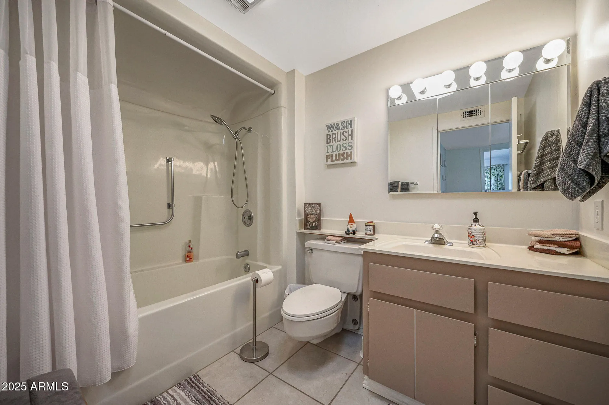 Property Slideshow image 13 of 74 | 17427 n lindgren ave, Sun City, AZ, 85373
