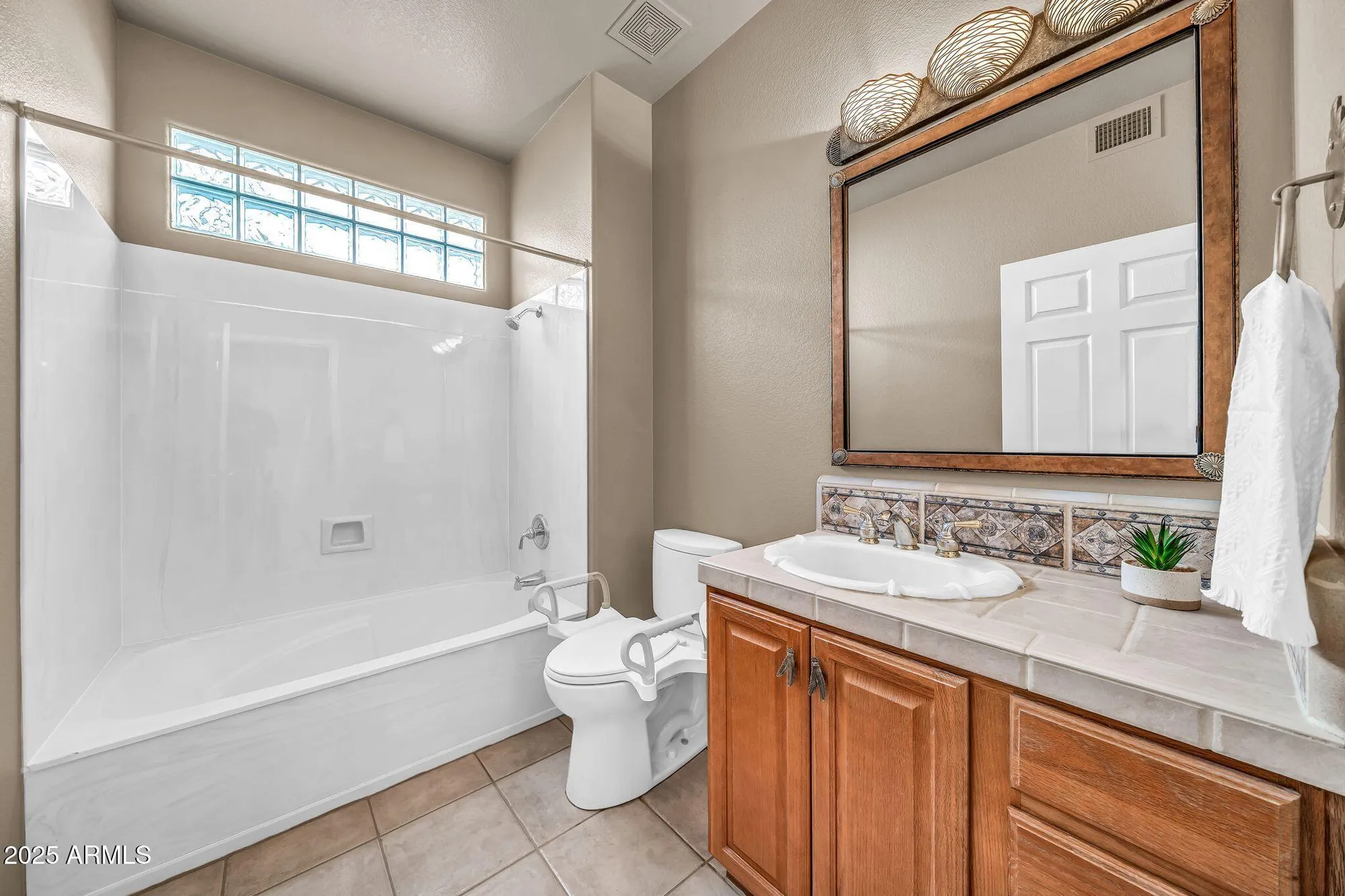 Property Slideshow image 19 of 31 | 20239 n shadow mountain dr, Surprise, AZ, 85374