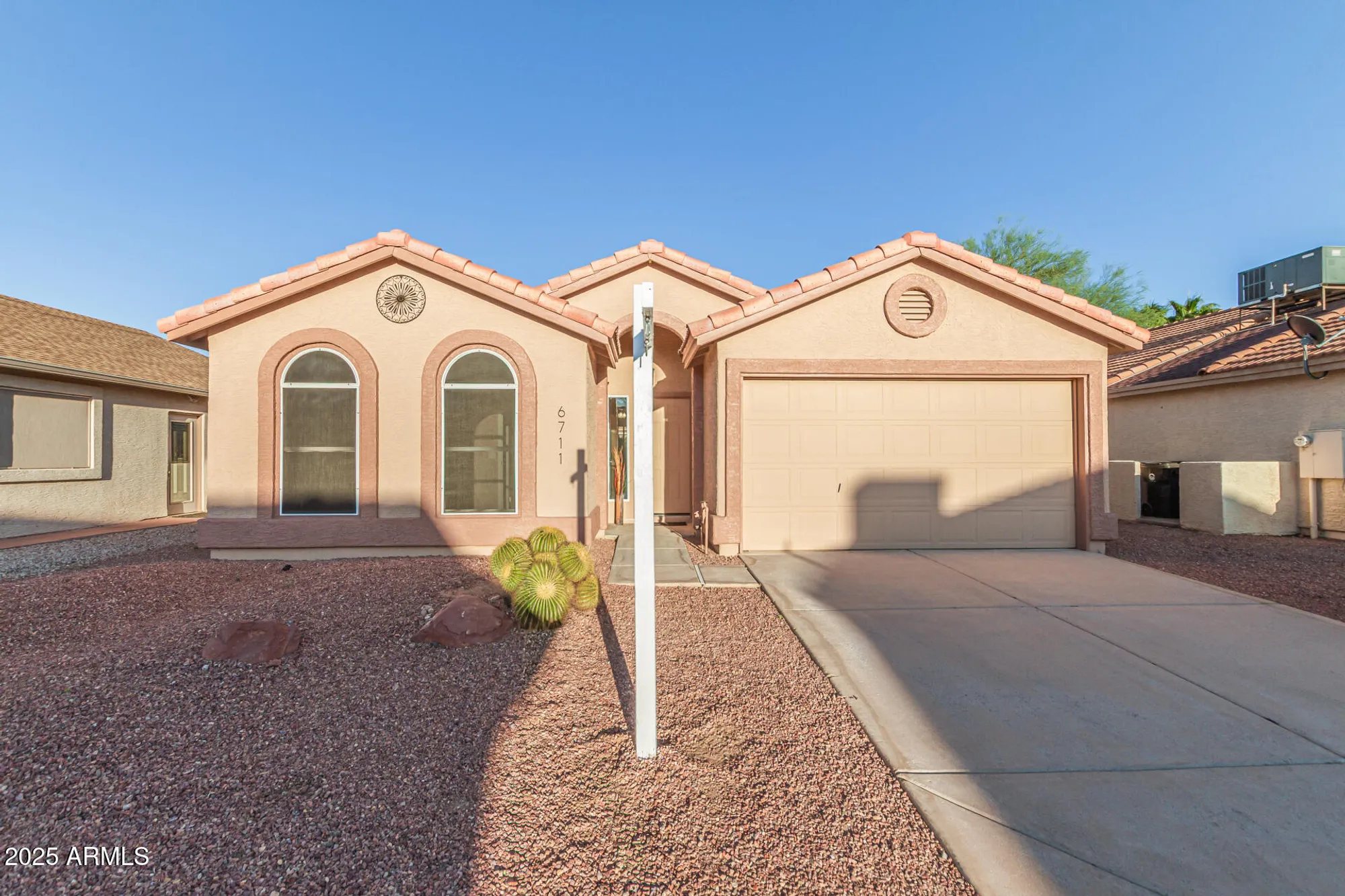 Property Slideshow image 1 of 29 | 6711 s coral gable dr, Chandler, AZ, 85249