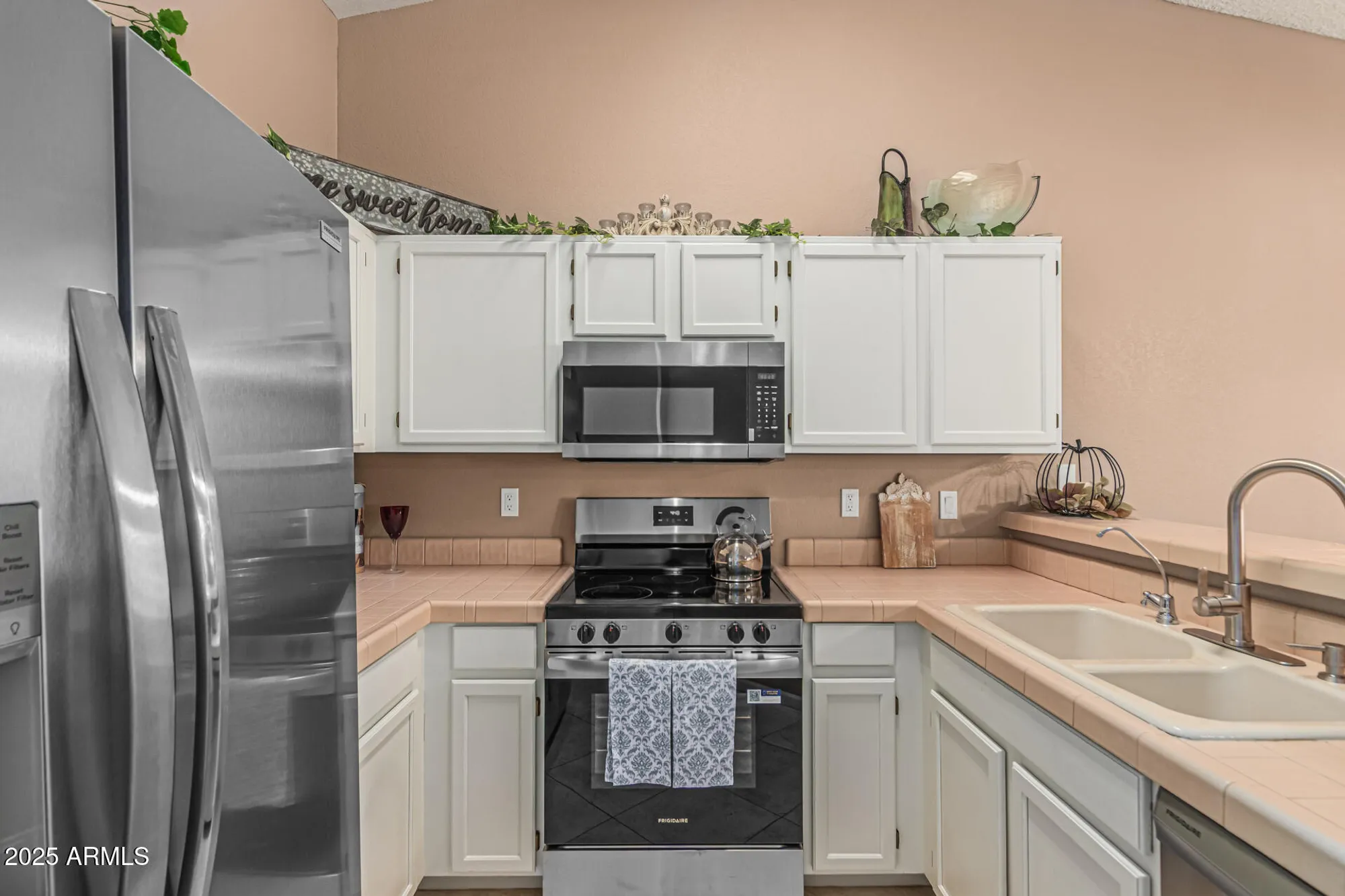 Property Slideshow image 12 of 29 | 6711 s coral gable dr, Chandler, AZ, 85249