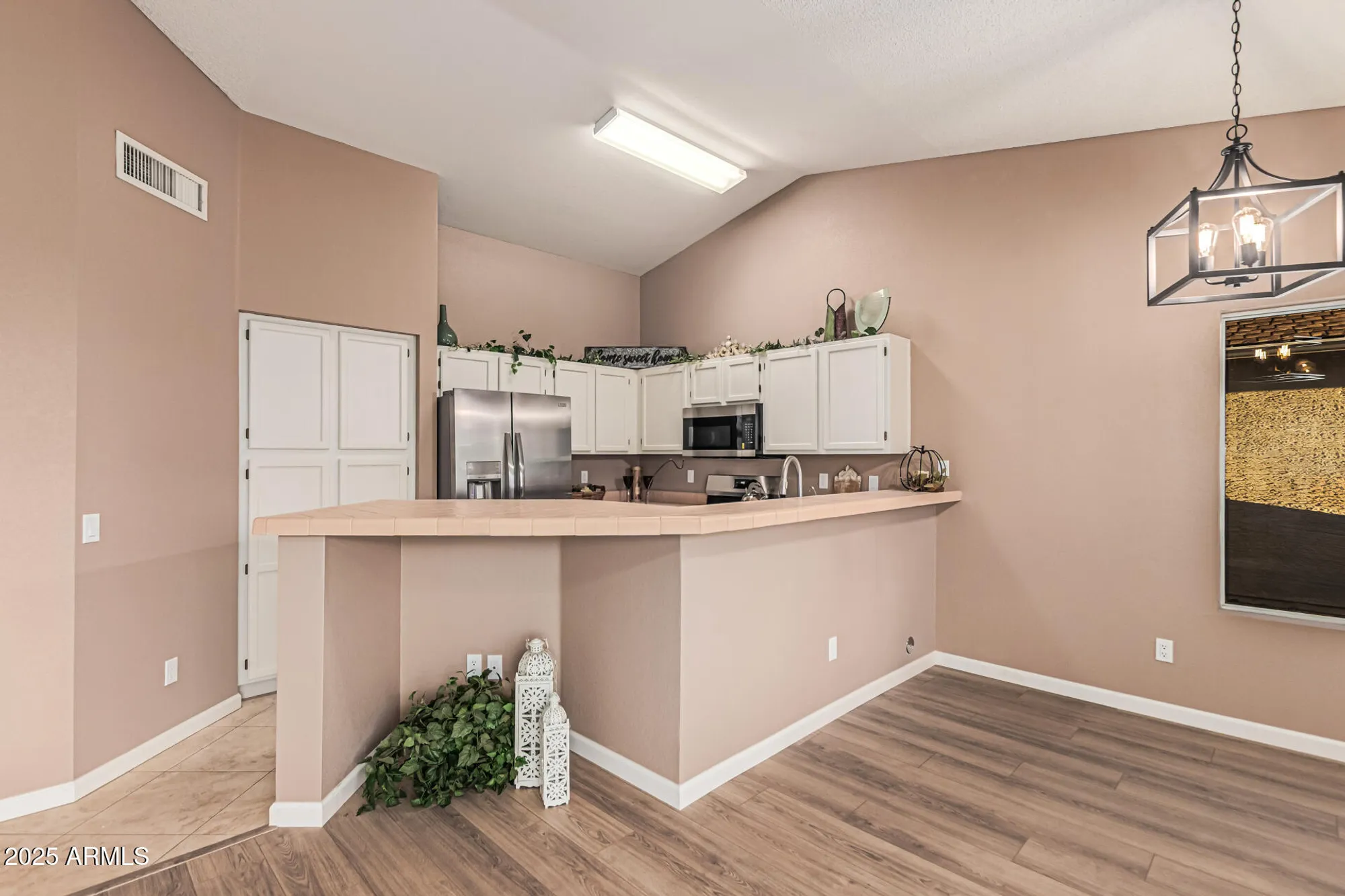 Property Slideshow image 11 of 29 | 6711 s coral gable dr, Chandler, AZ, 85249