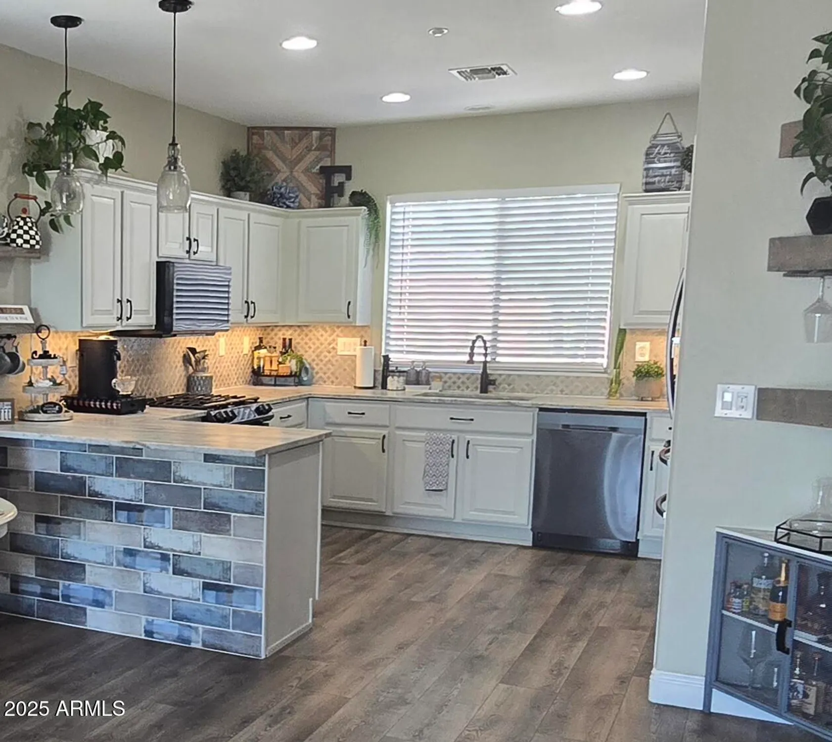 Property Slideshow image 3 of 7 | 1651 w morse dr, Anthem, AZ, 85086