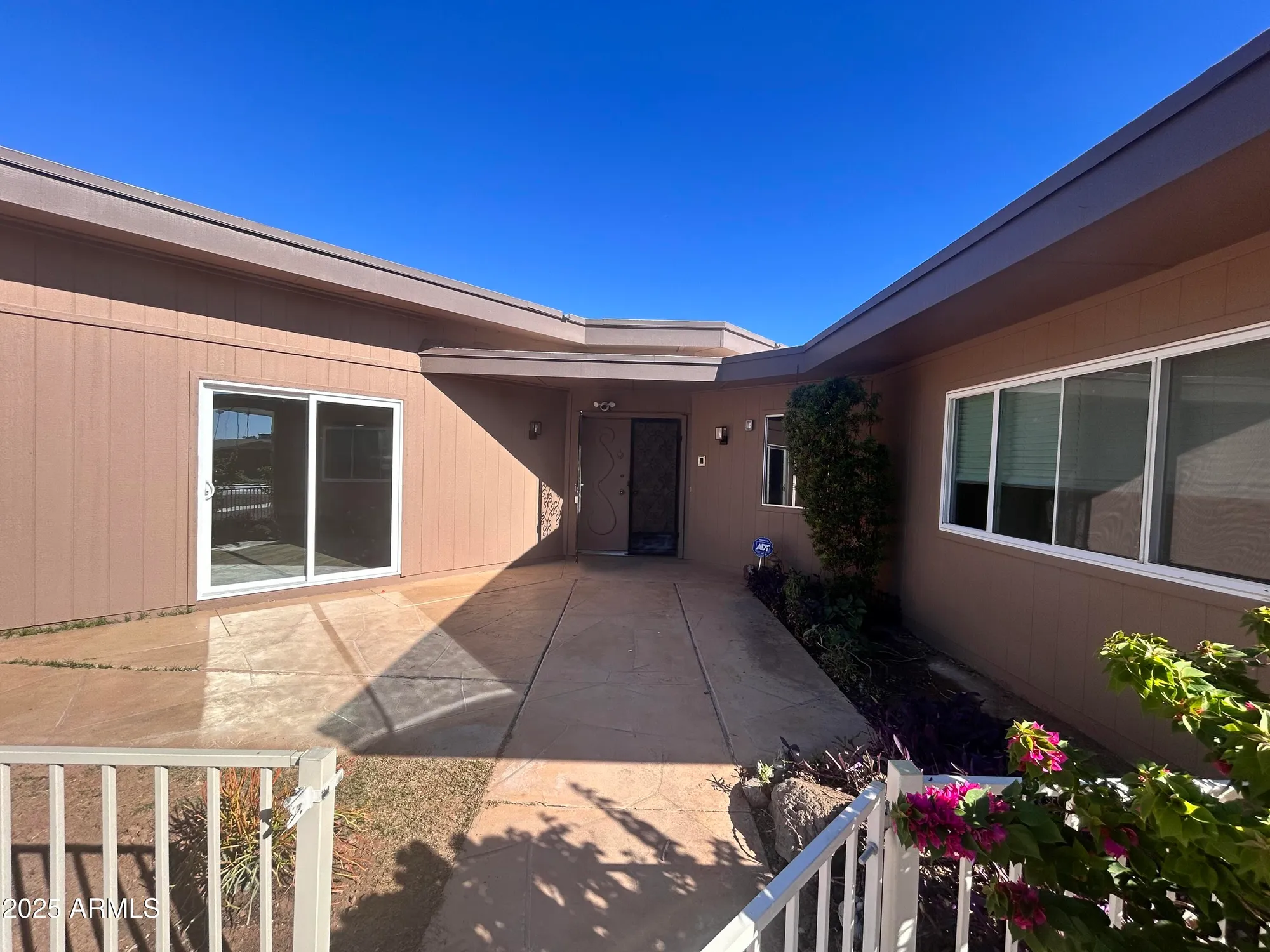 Property Slideshow image 1 of 19 | 10838 w thunderbird blvd, Sun City, AZ, 85351