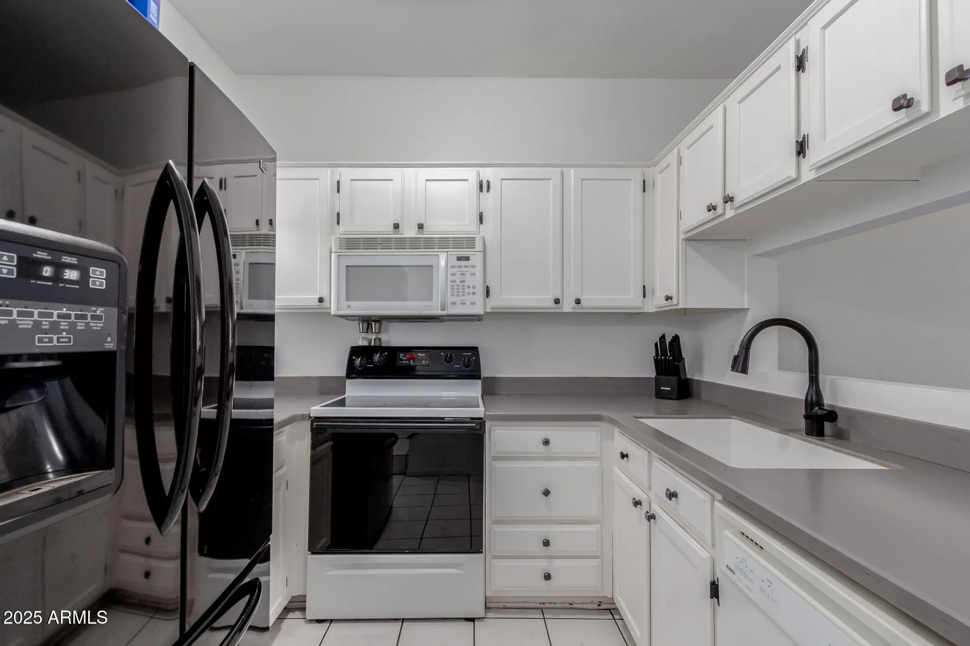 Property Slideshow image 8 of 27 | 3401 w morrow dr unit 5, Phoenix, AZ, 85027