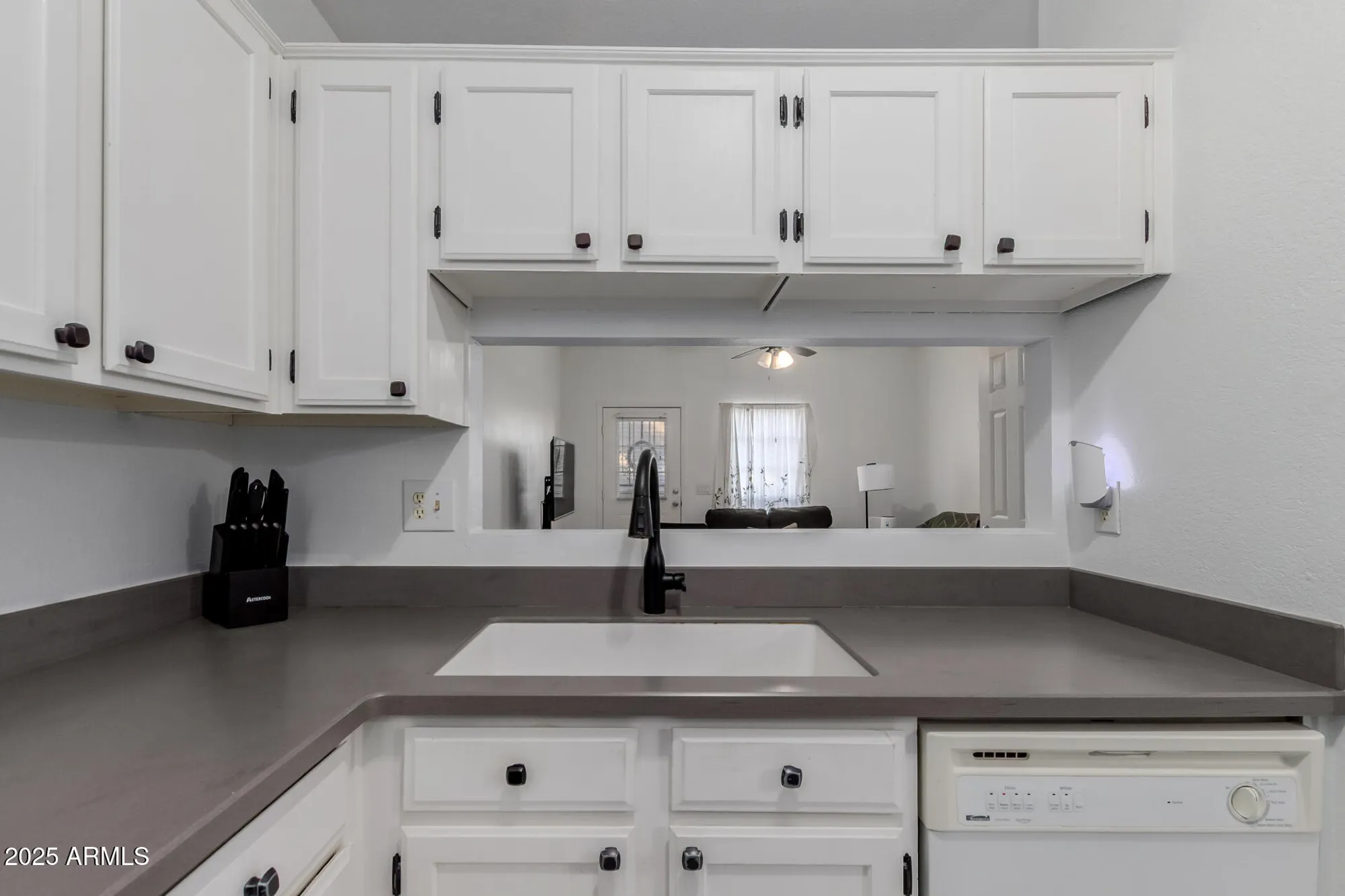 Property Slideshow image 9 of 27 | 3401 w morrow dr unit 5, Phoenix, AZ, 85027