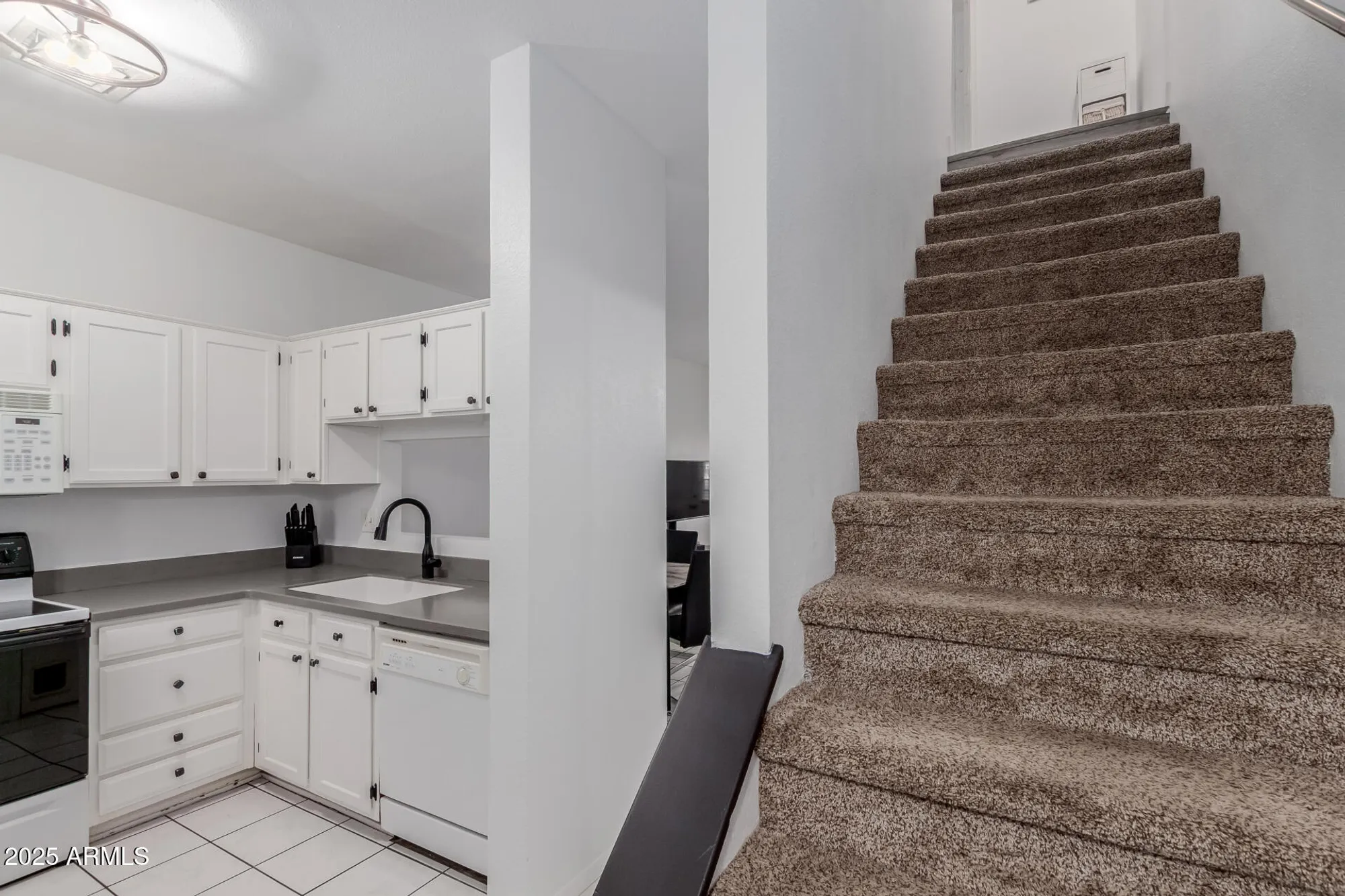 Property Slideshow image 10 of 27 | 3401 w morrow dr unit 5, Phoenix, AZ, 85027