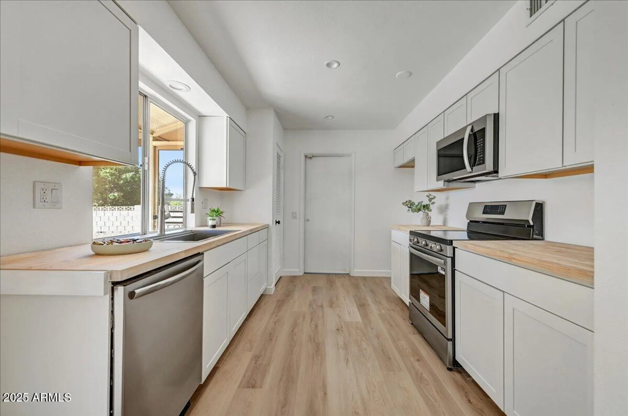 Property Slideshow image 14 of 35 | 9711 w indian hills dr, Sun City, AZ, 85351