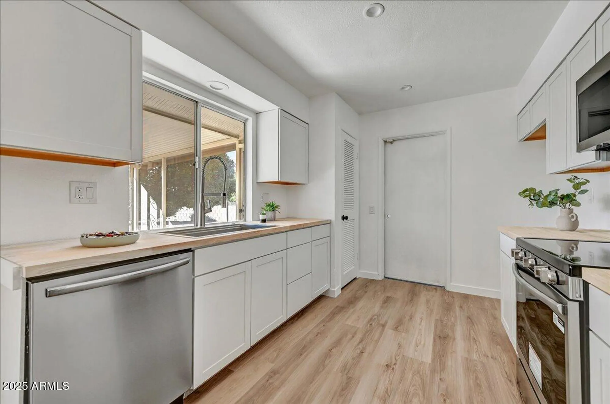 Property Slideshow image 15 of 35 | 9711 w indian hills dr, Sun City, AZ, 85351