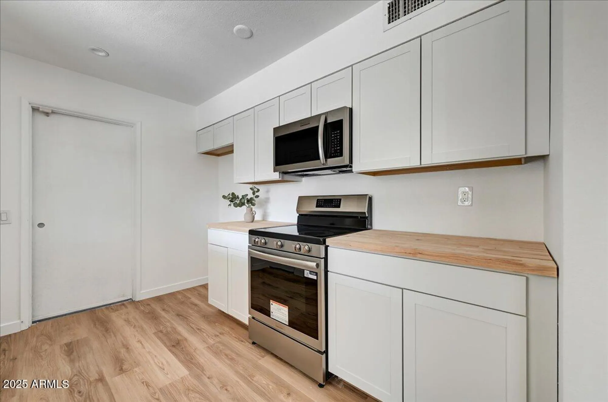 Property Slideshow image 16 of 35 | 9711 w indian hills dr, Sun City, AZ, 85351