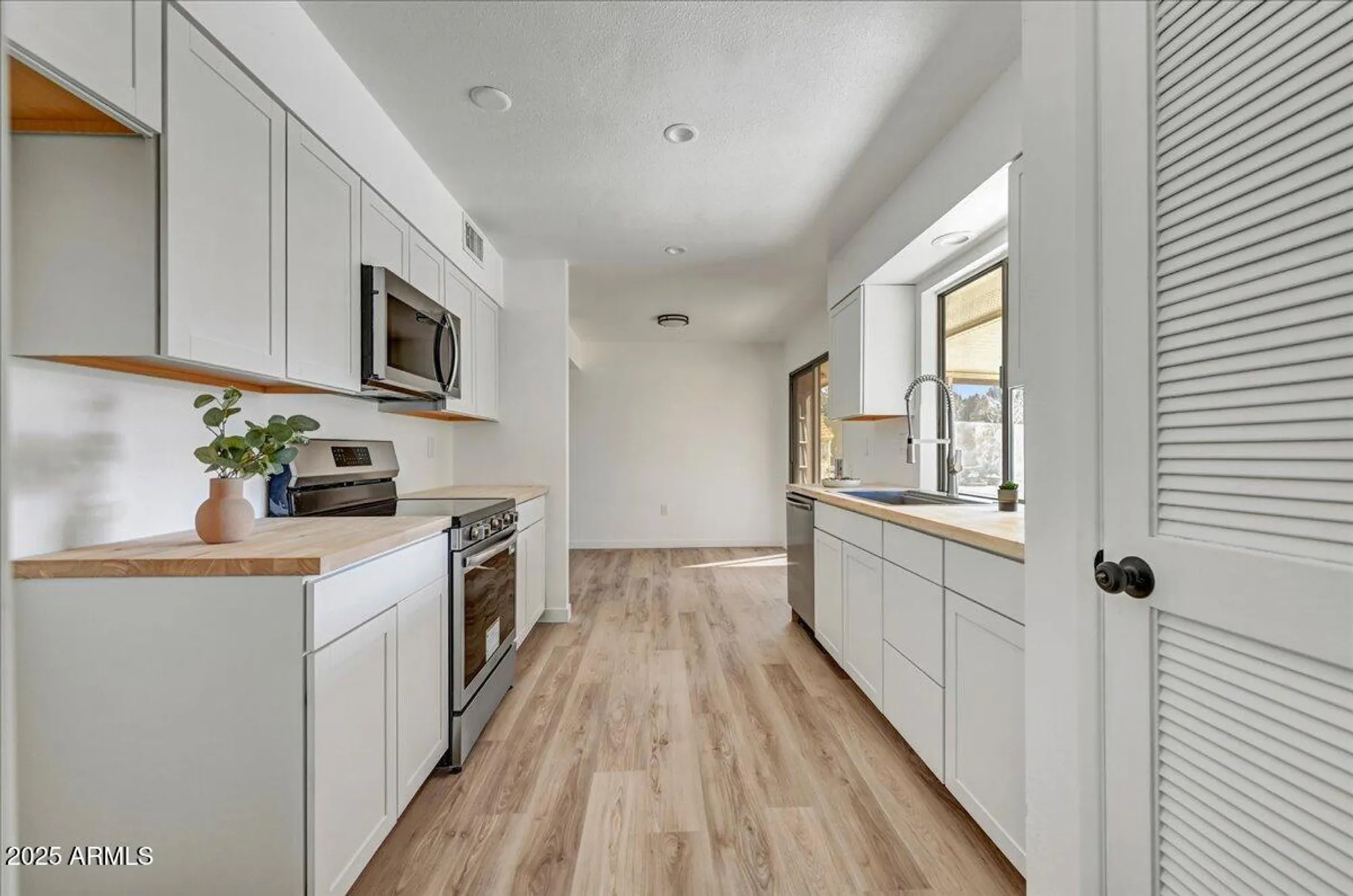 Property Slideshow image 17 of 35 | 9711 w indian hills dr, Sun City, AZ, 85351