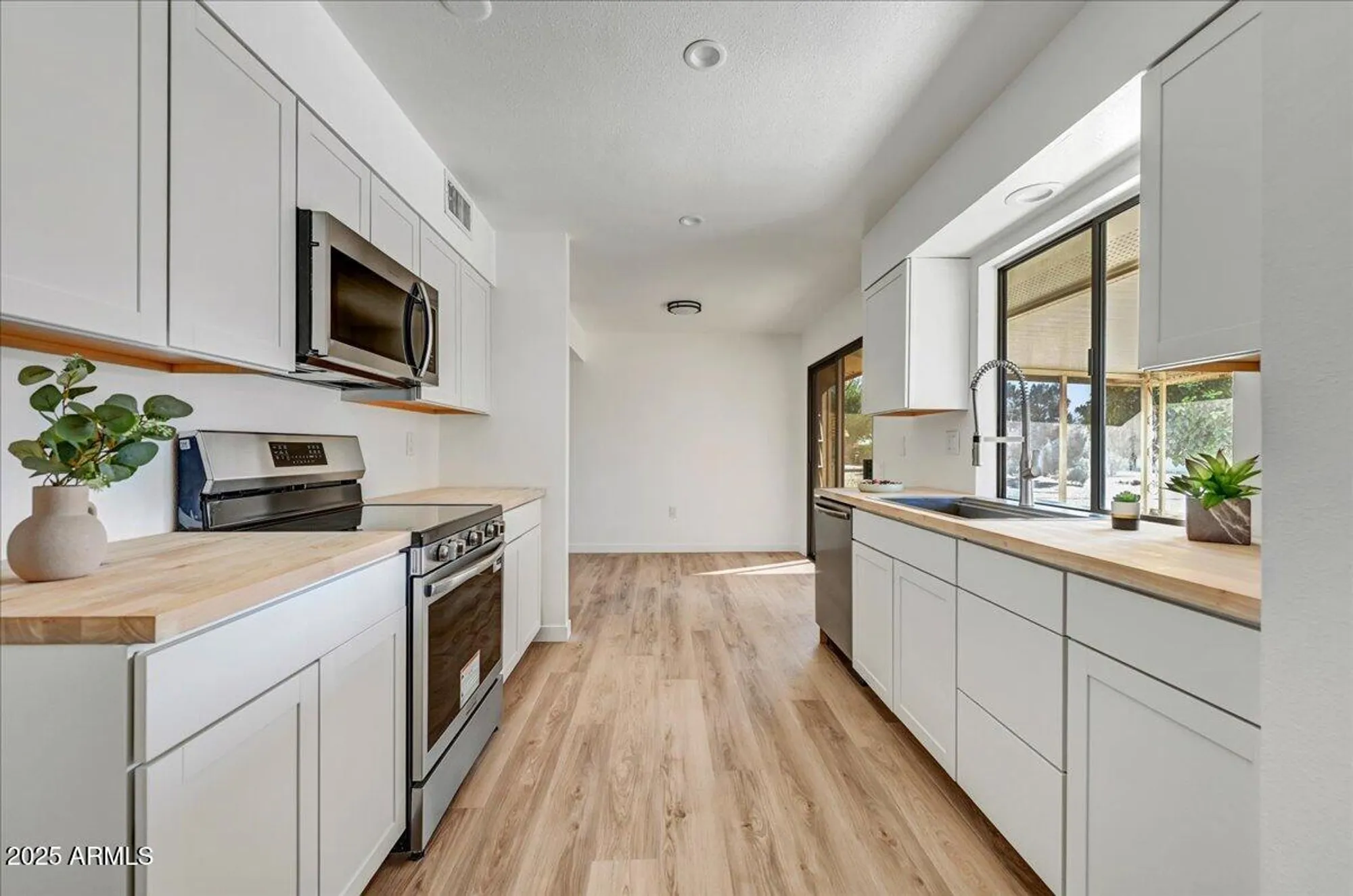 Property Slideshow image 1 of 35 | 9711 w indian hills dr, Sun City, AZ, 85351