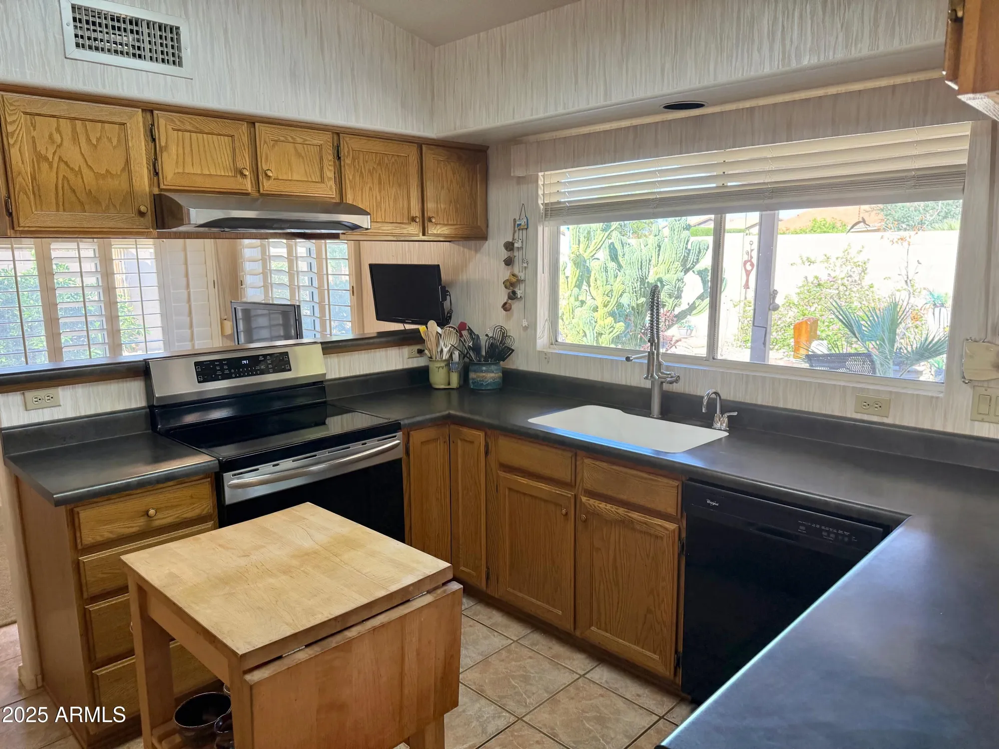 Property Slideshow image 21 of 53 | 11002 w yukon dr, Peoria, AZ, 85373