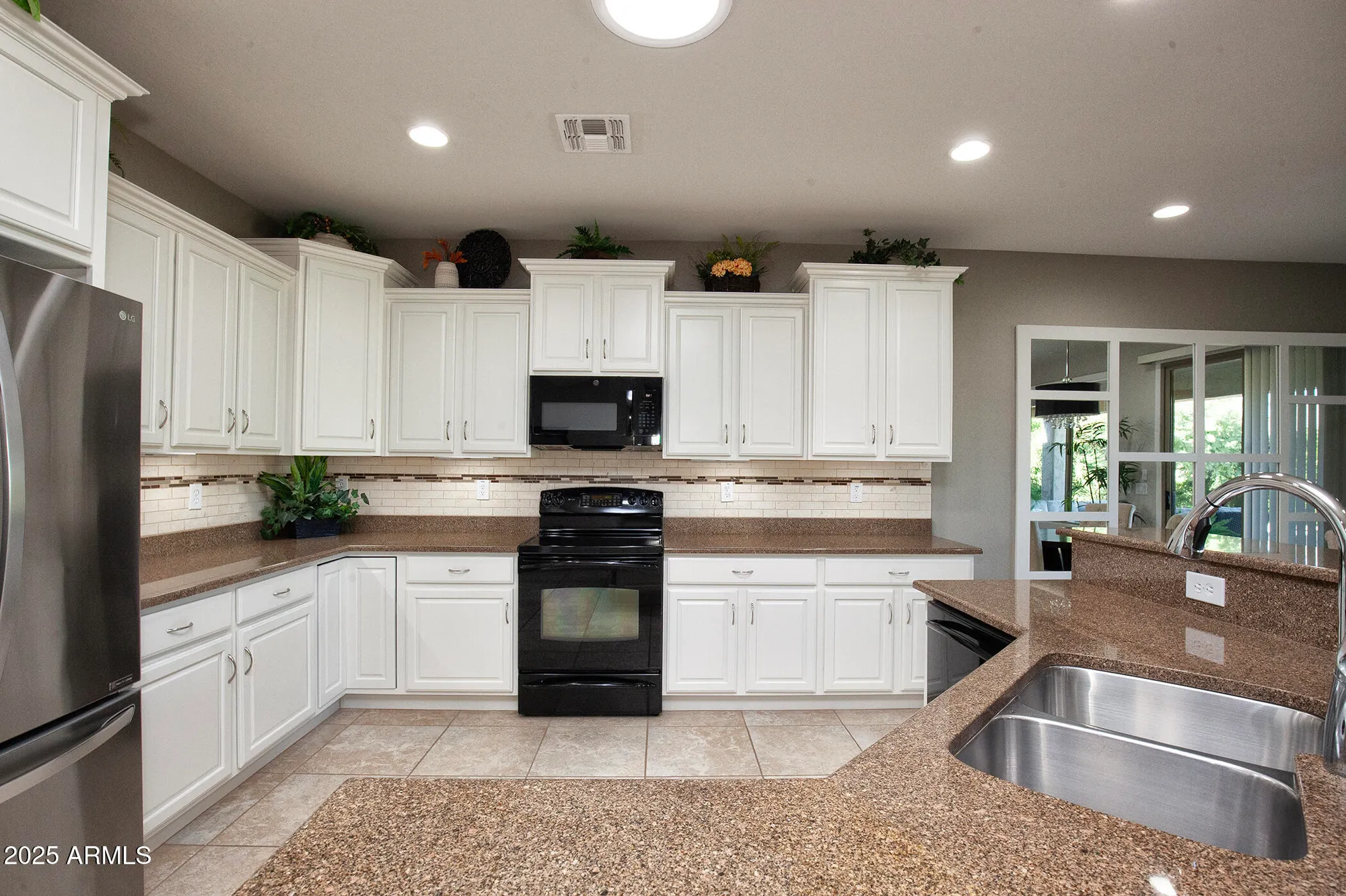 Property Slideshow image 17 of 72 | 27162 w yukon cir, Buckeye, AZ, 85396