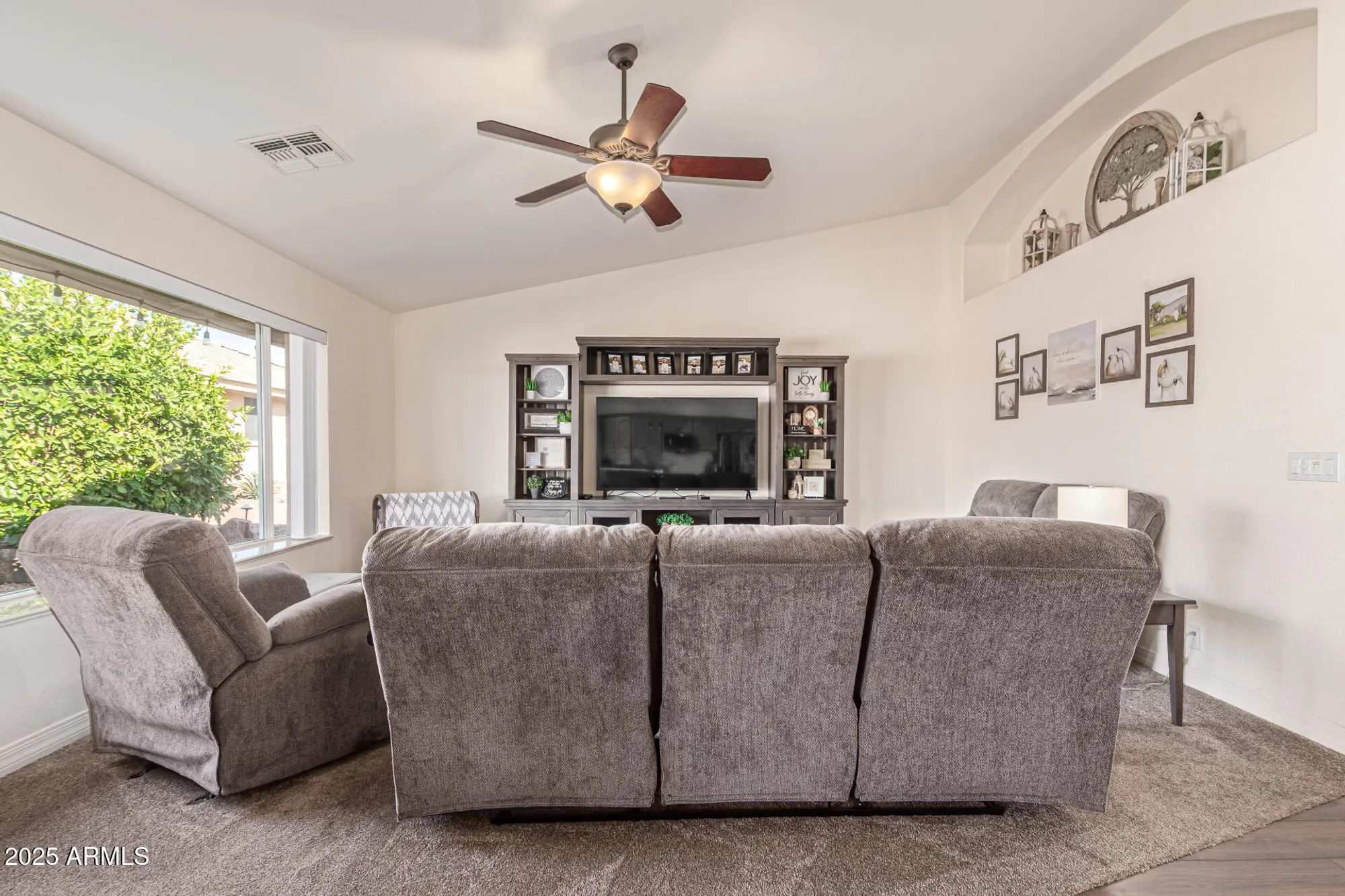 Property Slideshow image 13 of 37 | 11460 e mendoza ave, Mesa, AZ, 85209