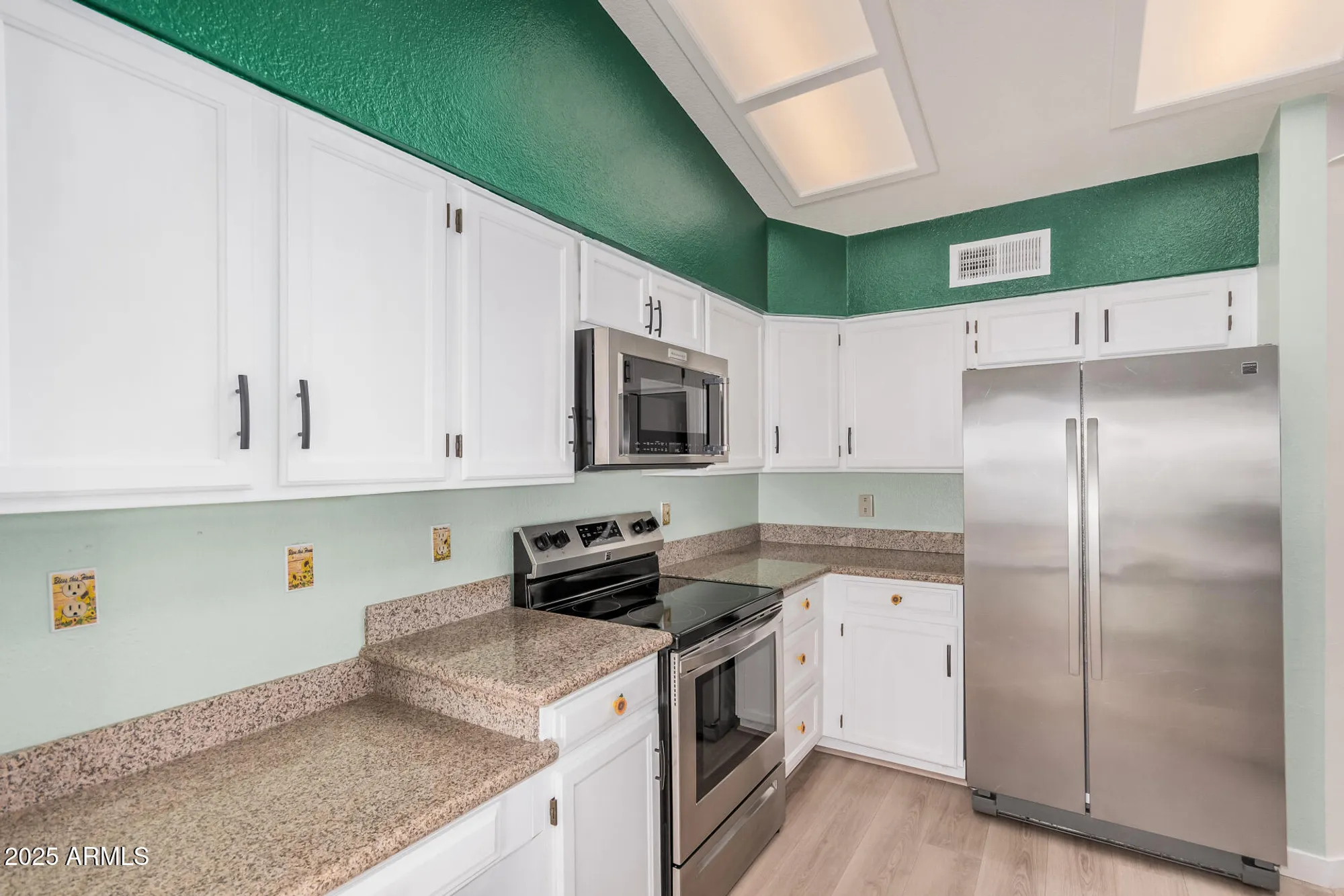 Property Slideshow image 7 of 20 | 12333 s shoshoni dr, Phoenix, AZ, 85044